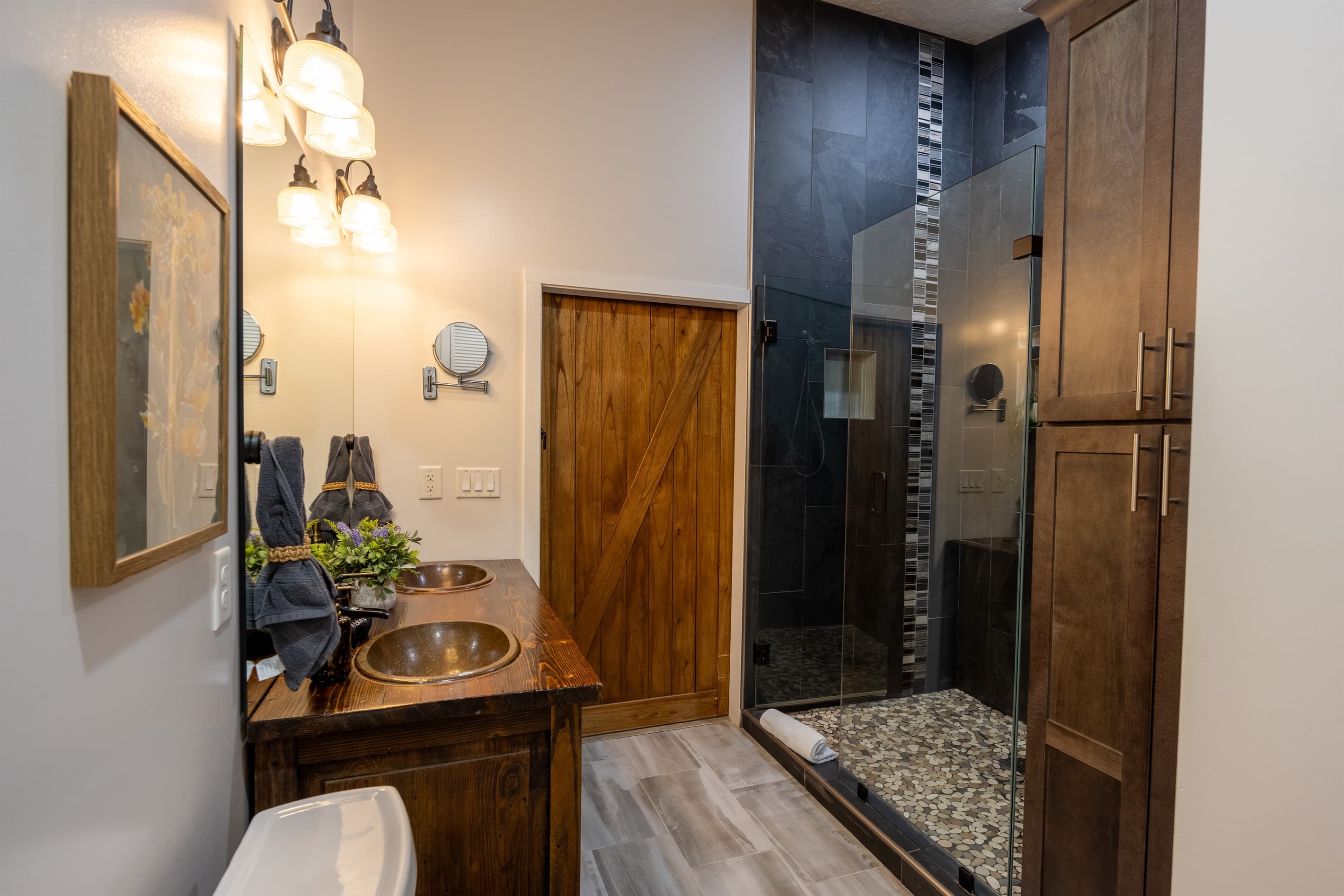 Double Vanity | Fresh towels