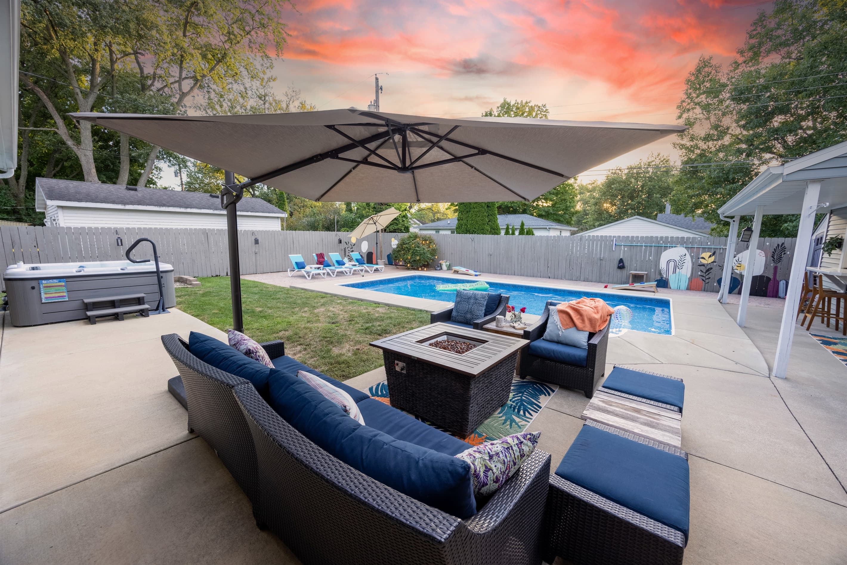 Lounge seating | Umbrella
