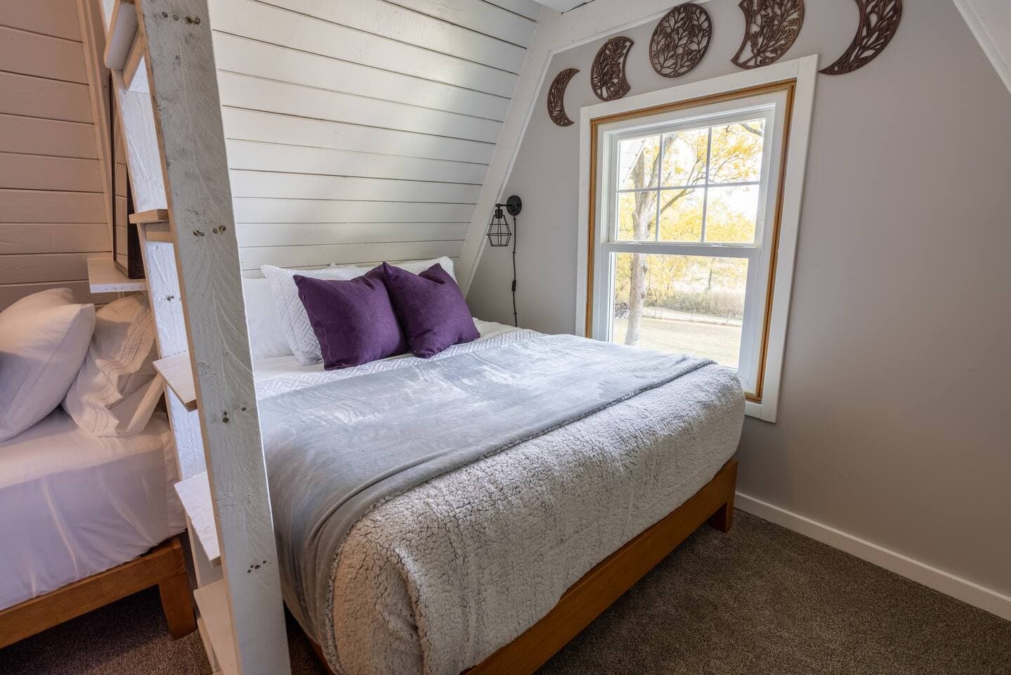 Bed 2 | Twin and Queen | 2nd Floor