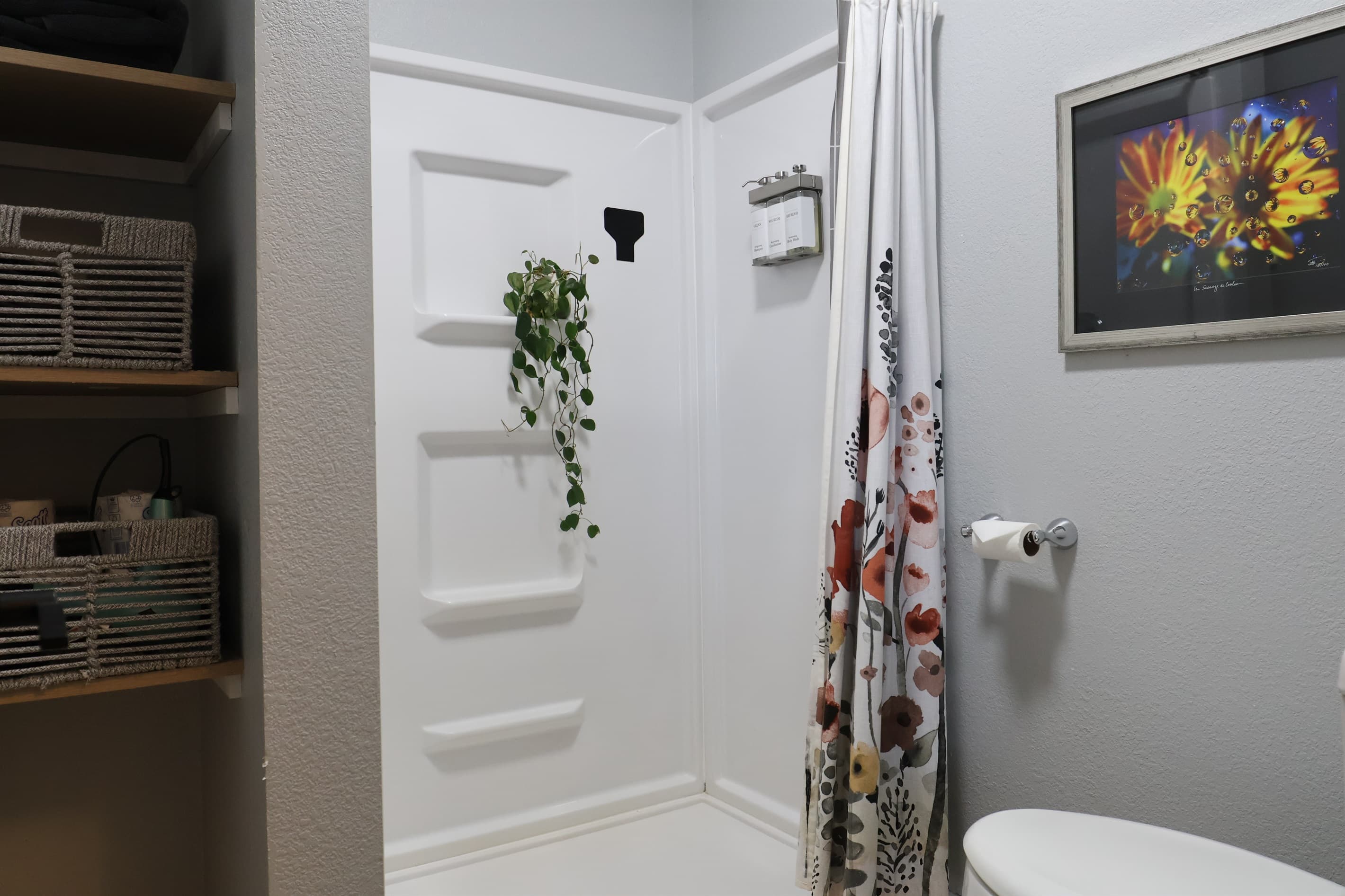 48" Walk in shower for plenty of room to scrubba dub dub.