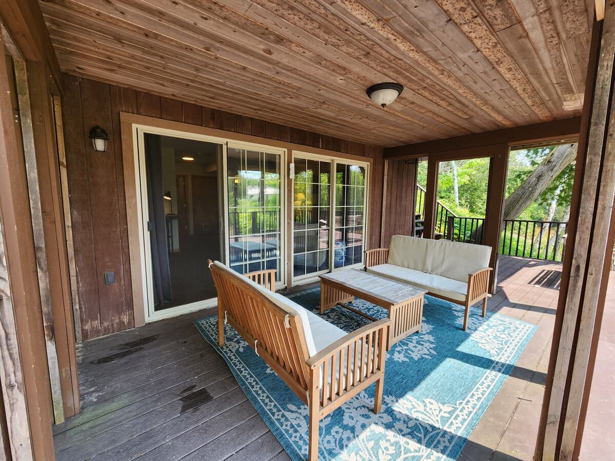 Lower deck sitting area