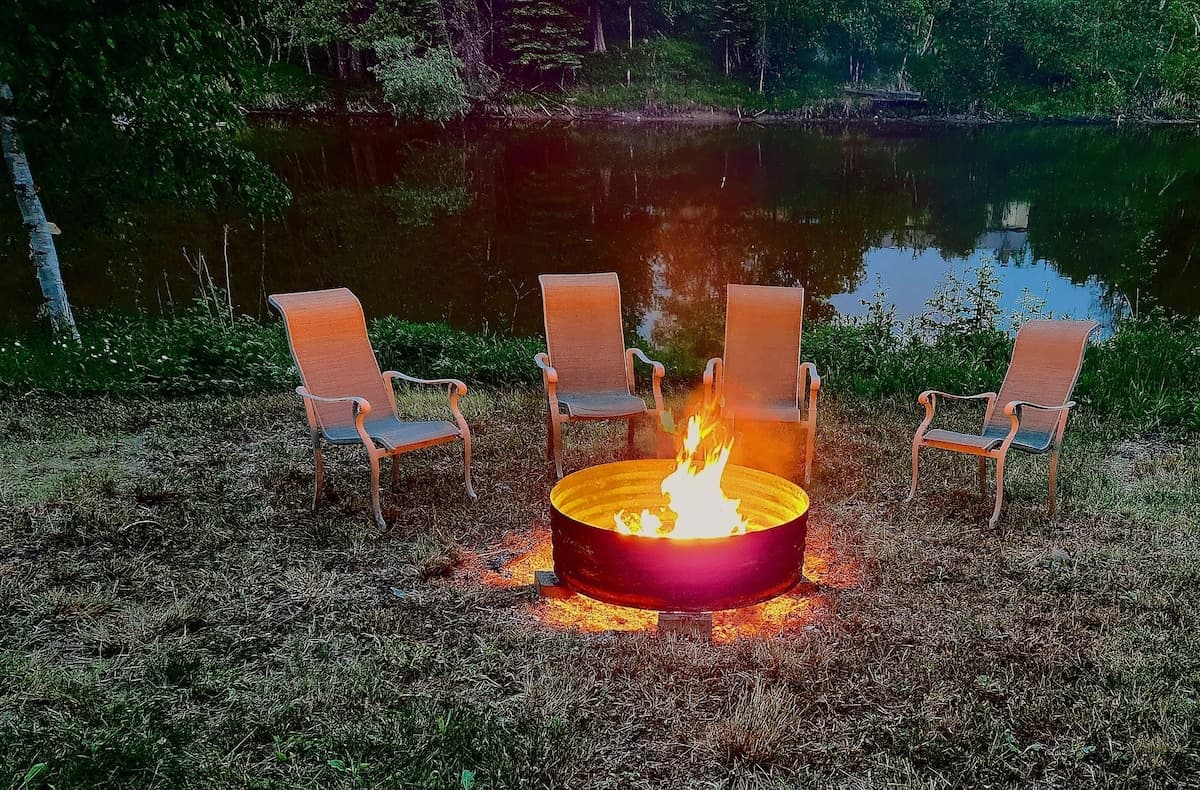 Riverside firepit