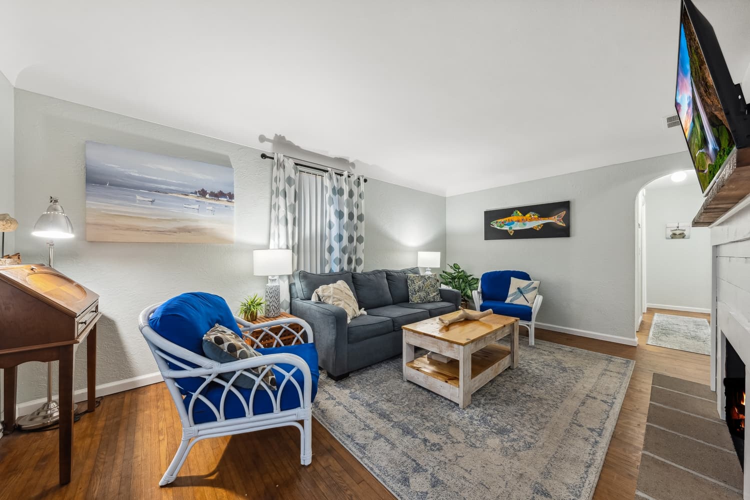 Nice sized family room with a pullout sofa