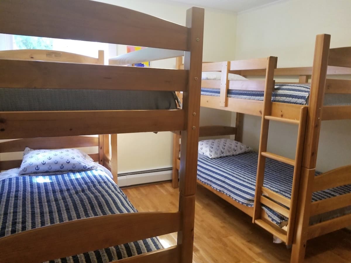 Bedroom 3 Kids bunk bedroom with 2 twin bunk sets