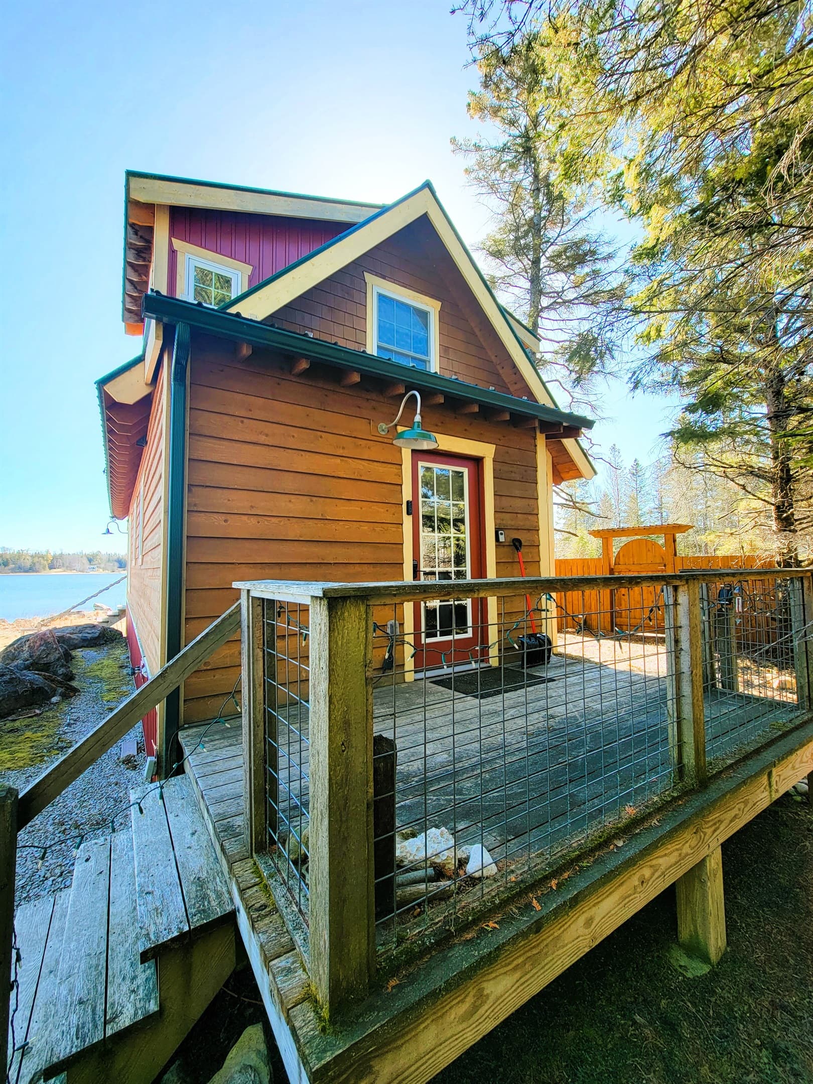 View of the main entrance with the home facing the lake