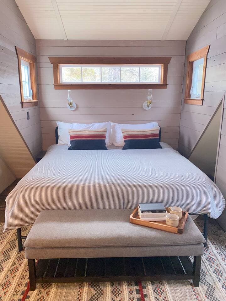 Stylish master bedroom with king sized bed