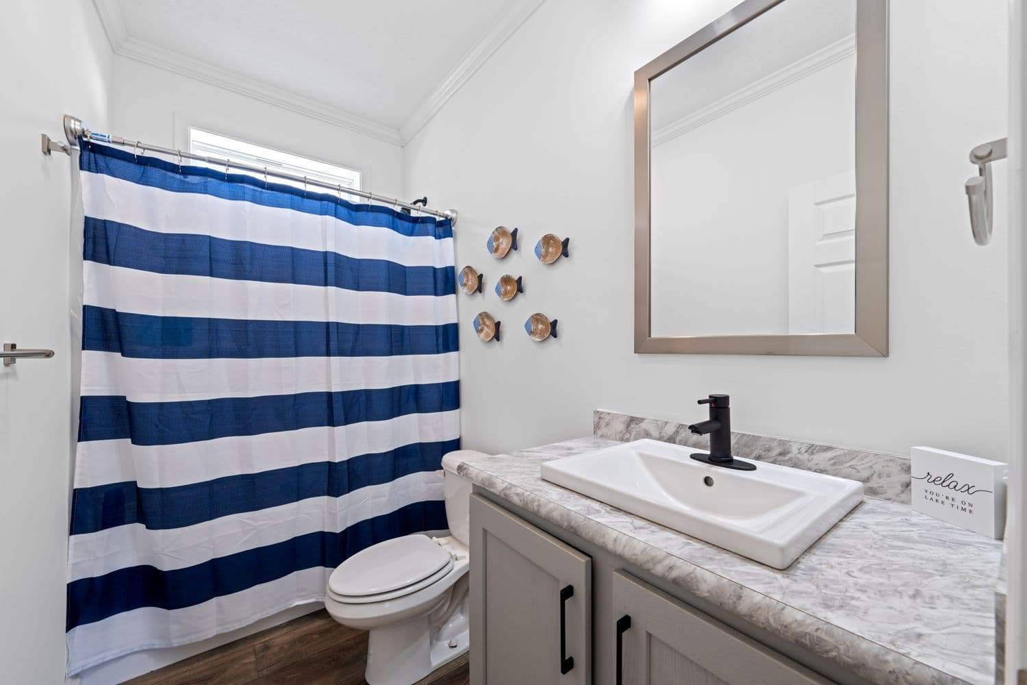 Bathroom 2 with Tub/shower