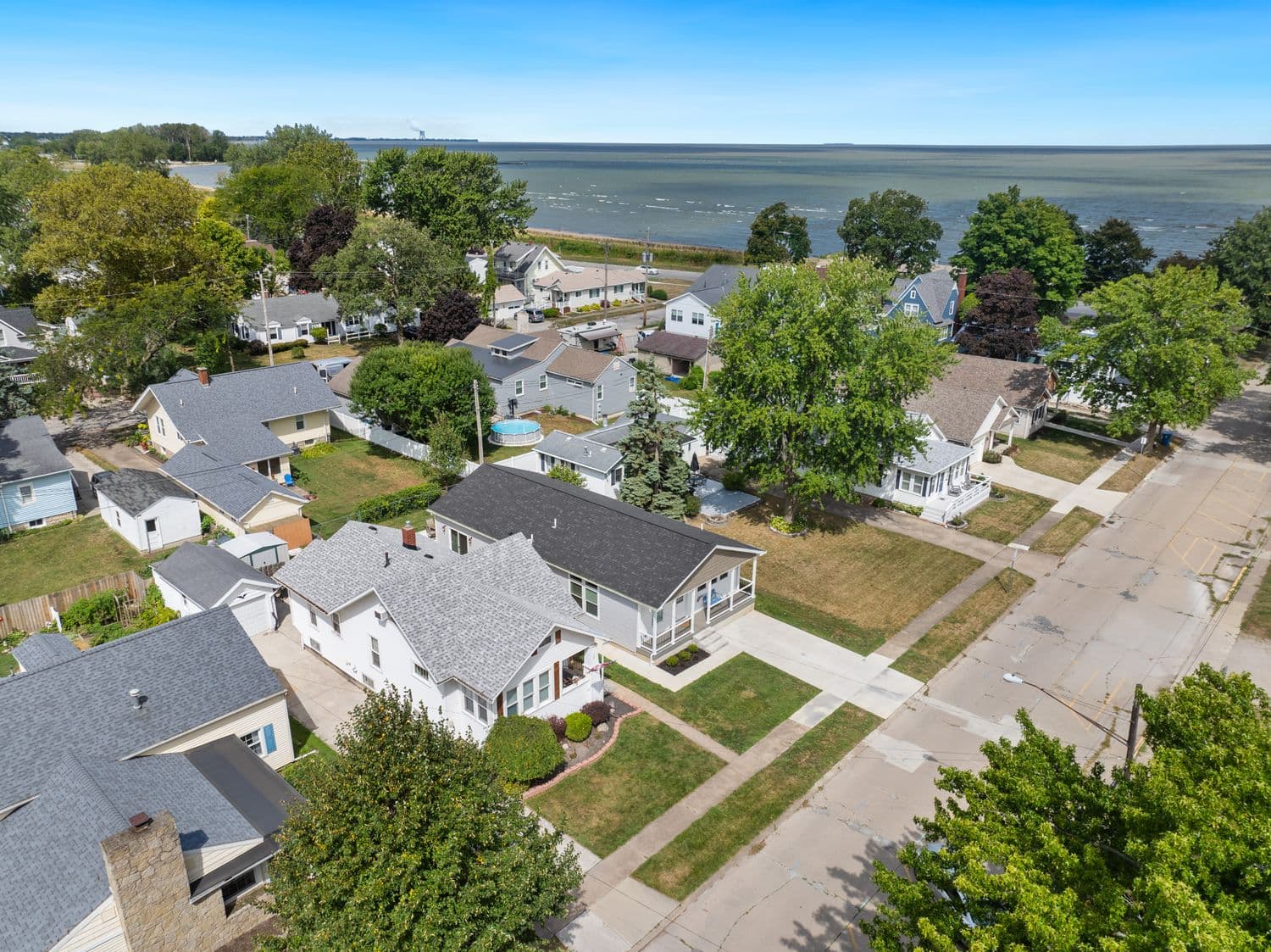 Neighboring house on the left is also available for rent for larger groups to combine stays