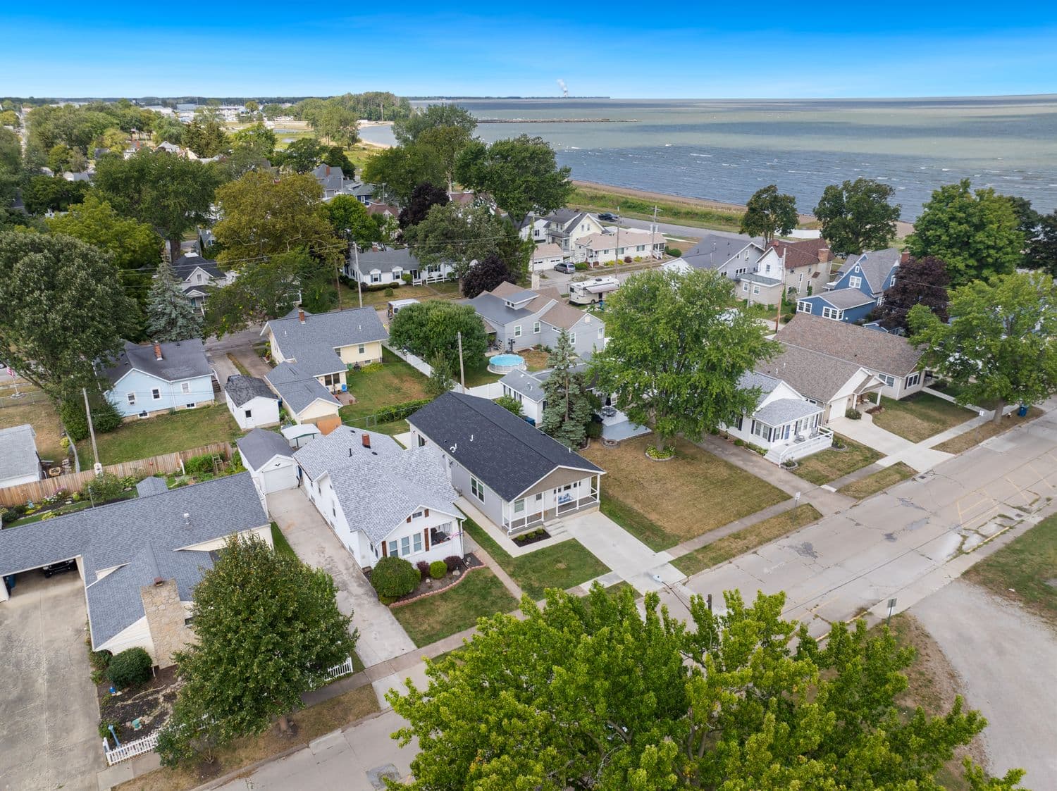 Neighboring house on the left is also available for rent for larger groups to combine stays