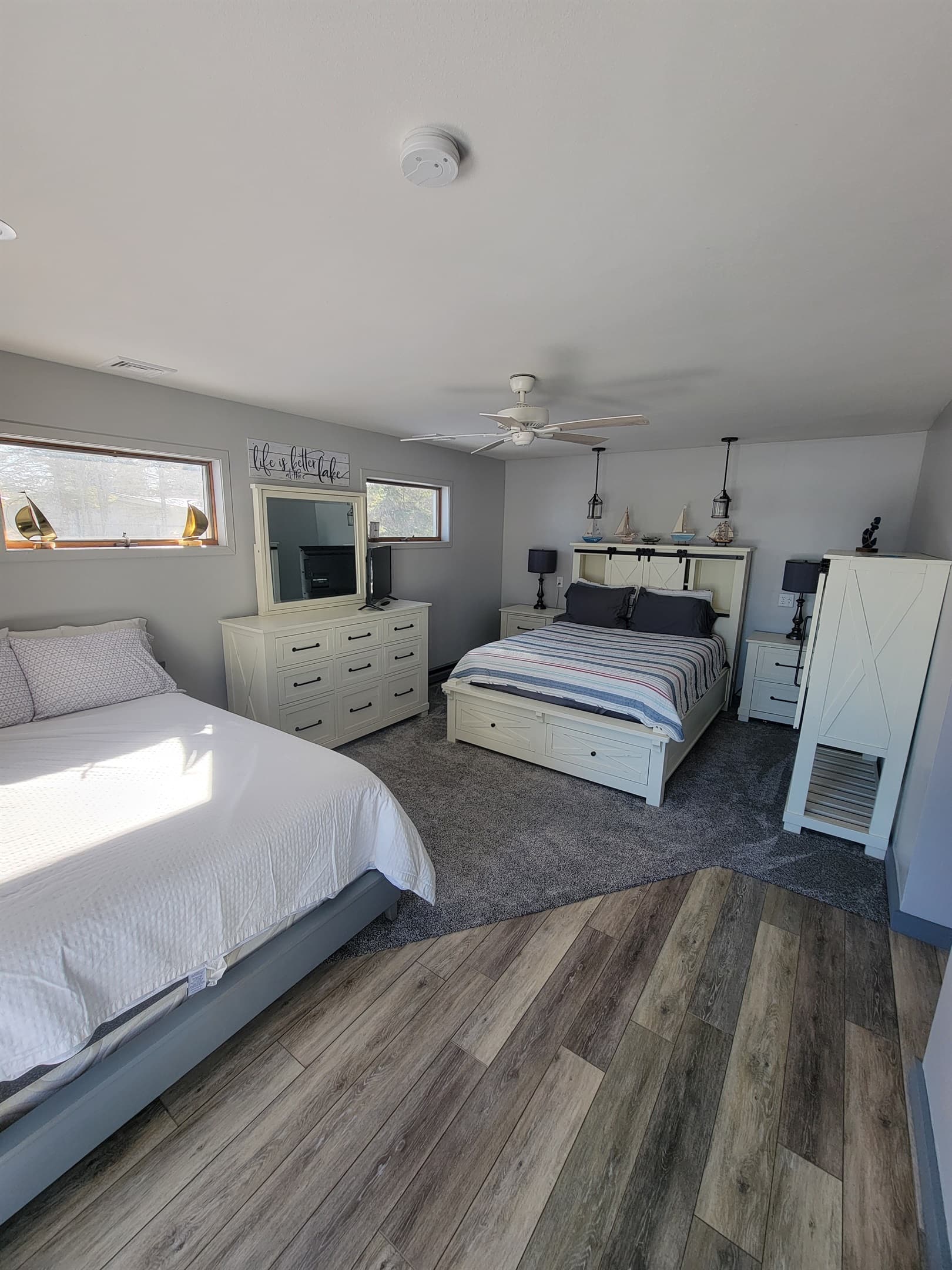 2 queen sized beds