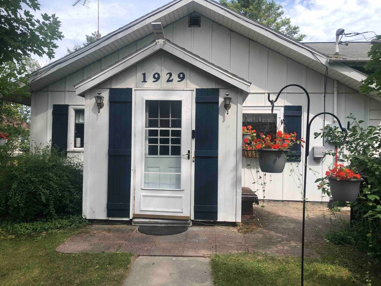 The Lake House main entrance off the street