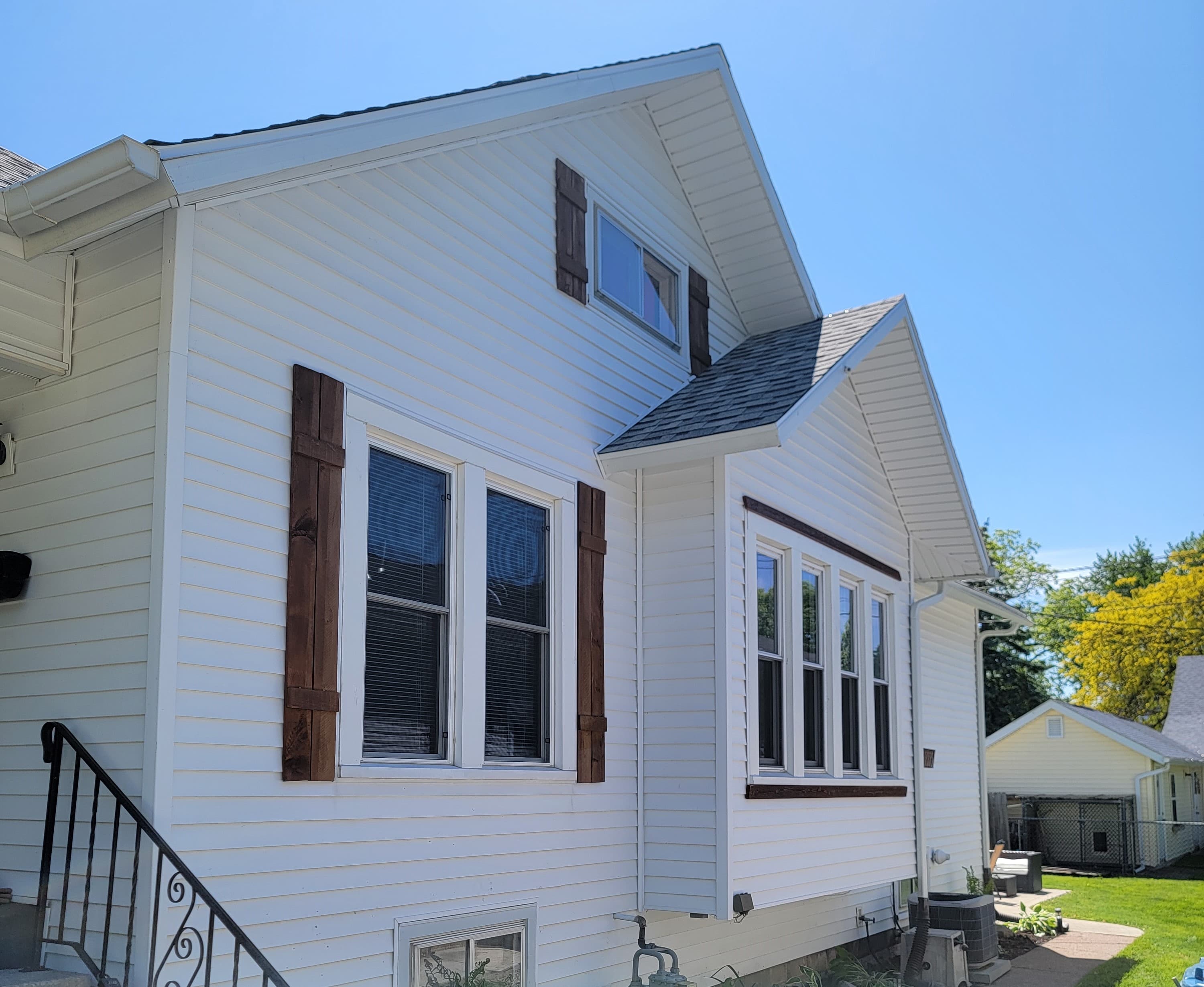 Cape Cod style home with a great location