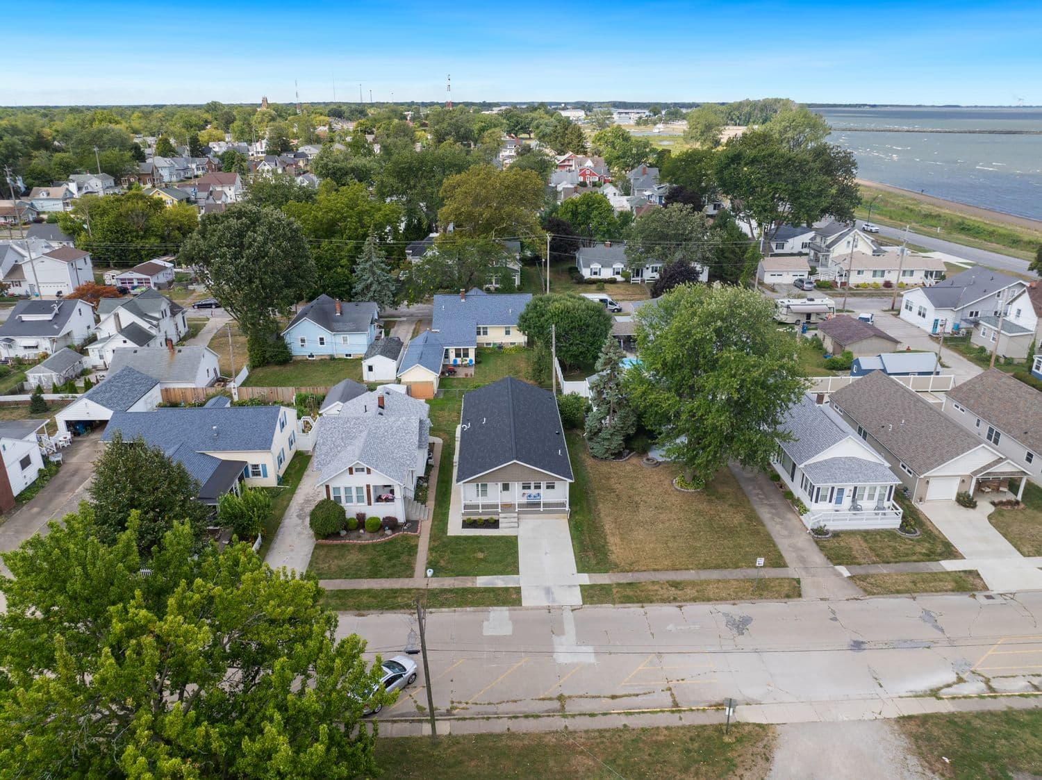 Neighboring house on the right is also available for rent for larger groups to combine stays