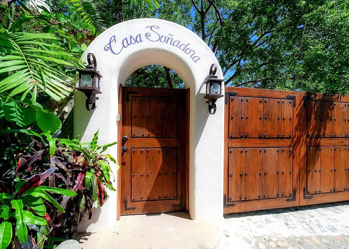 Private Entrance and lockable gates.