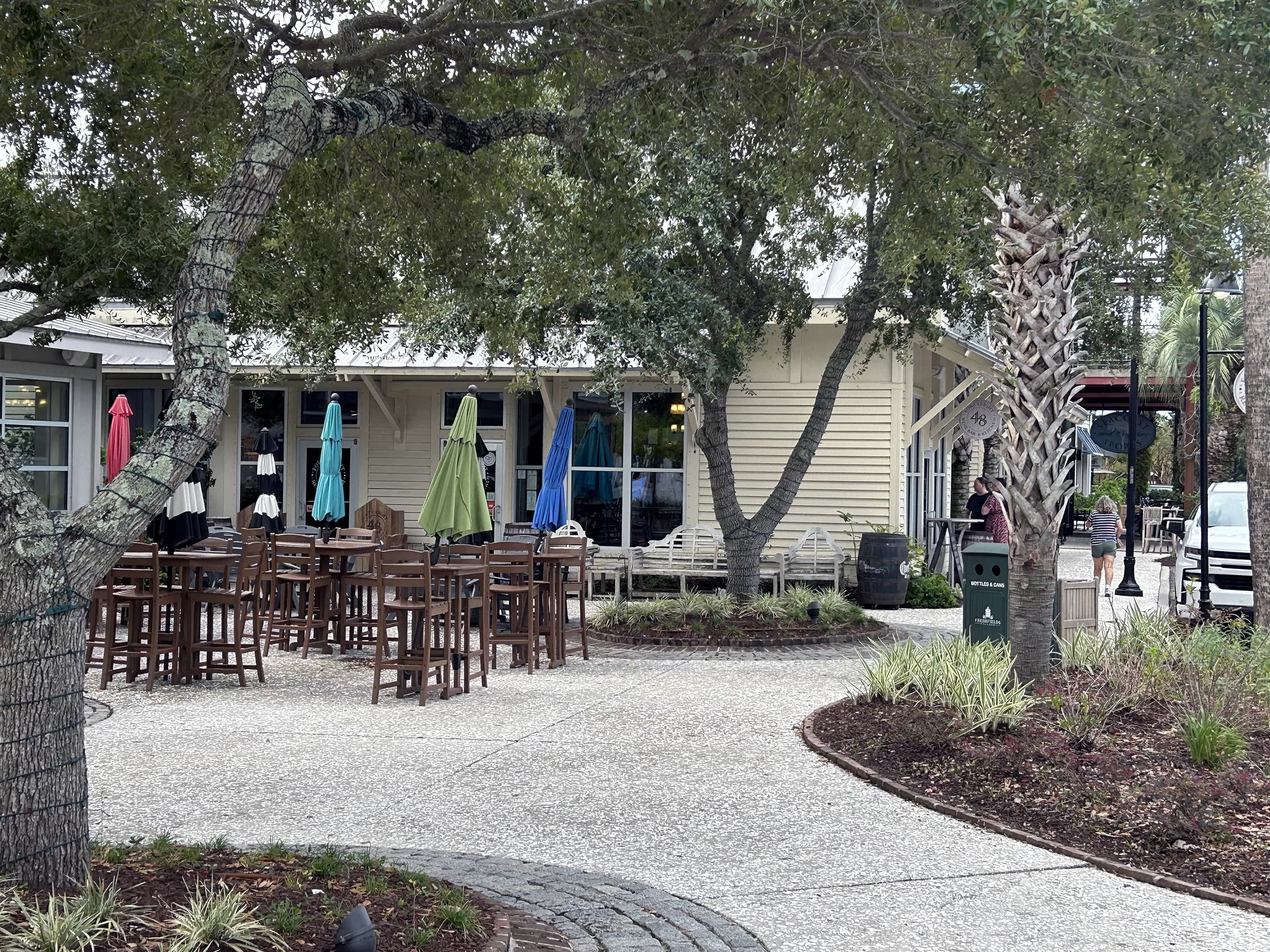 Lively outdoor spots nearby for browsing & bites.