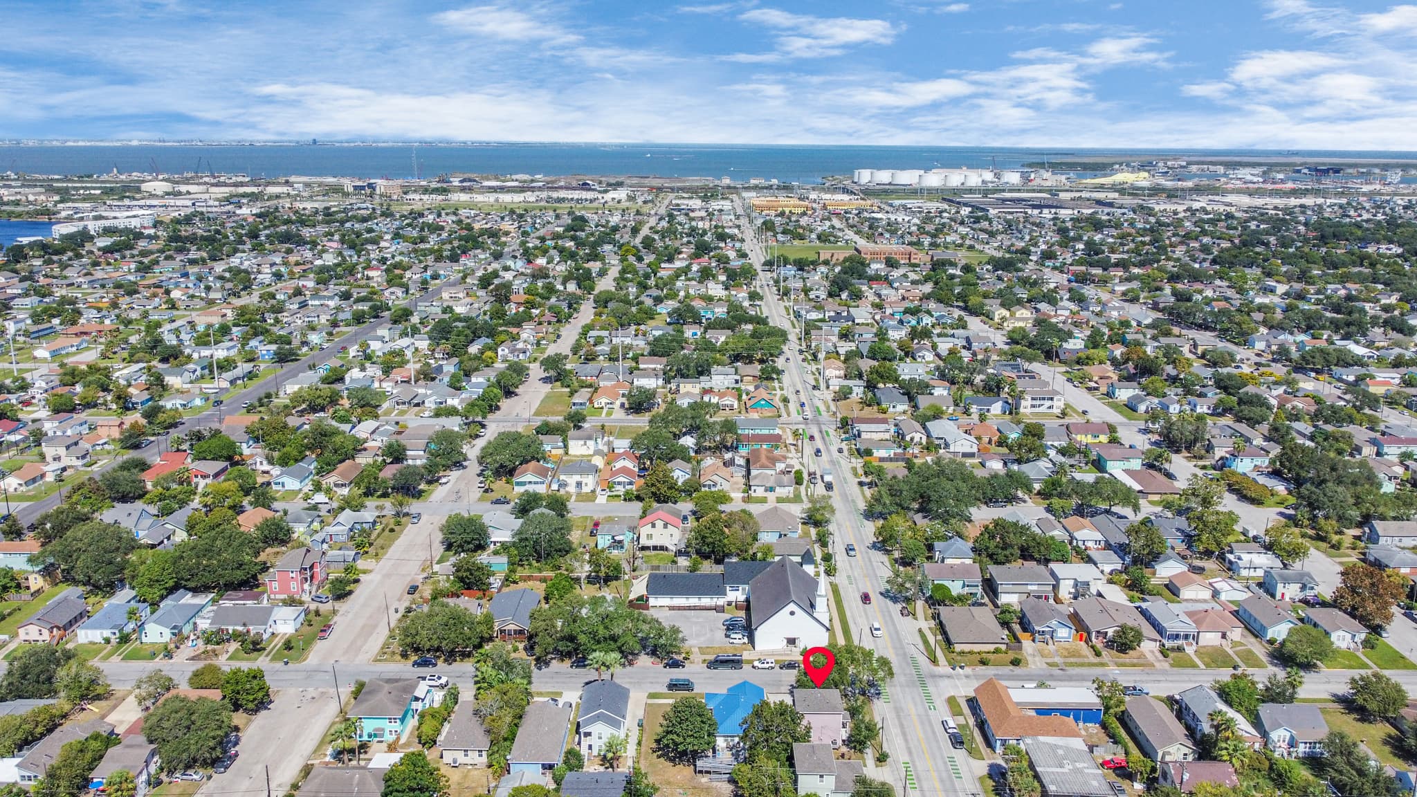 Straight down the street to the Gulf of Mexico — Summer Bliss (pinned) sits just blocks from the Galveston beach. Walk, bike, or drive in under 5 minutes.