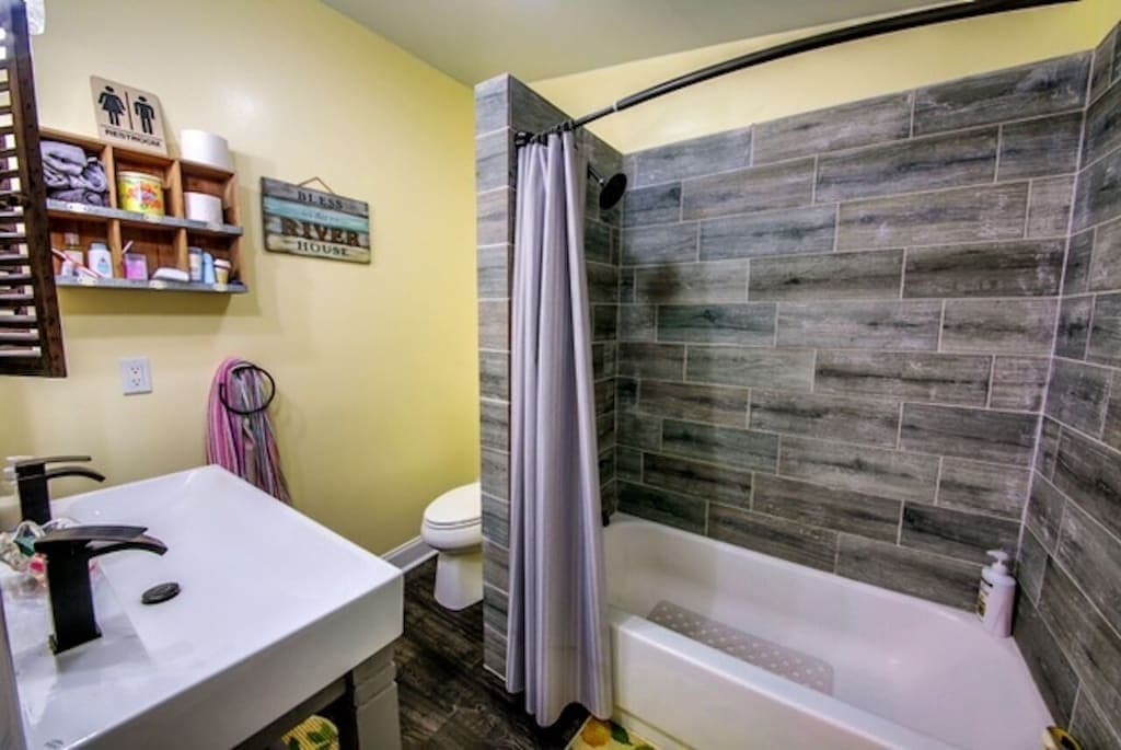 The newly remodeled en-suite primary bathroom features a relaxing tub/shower.