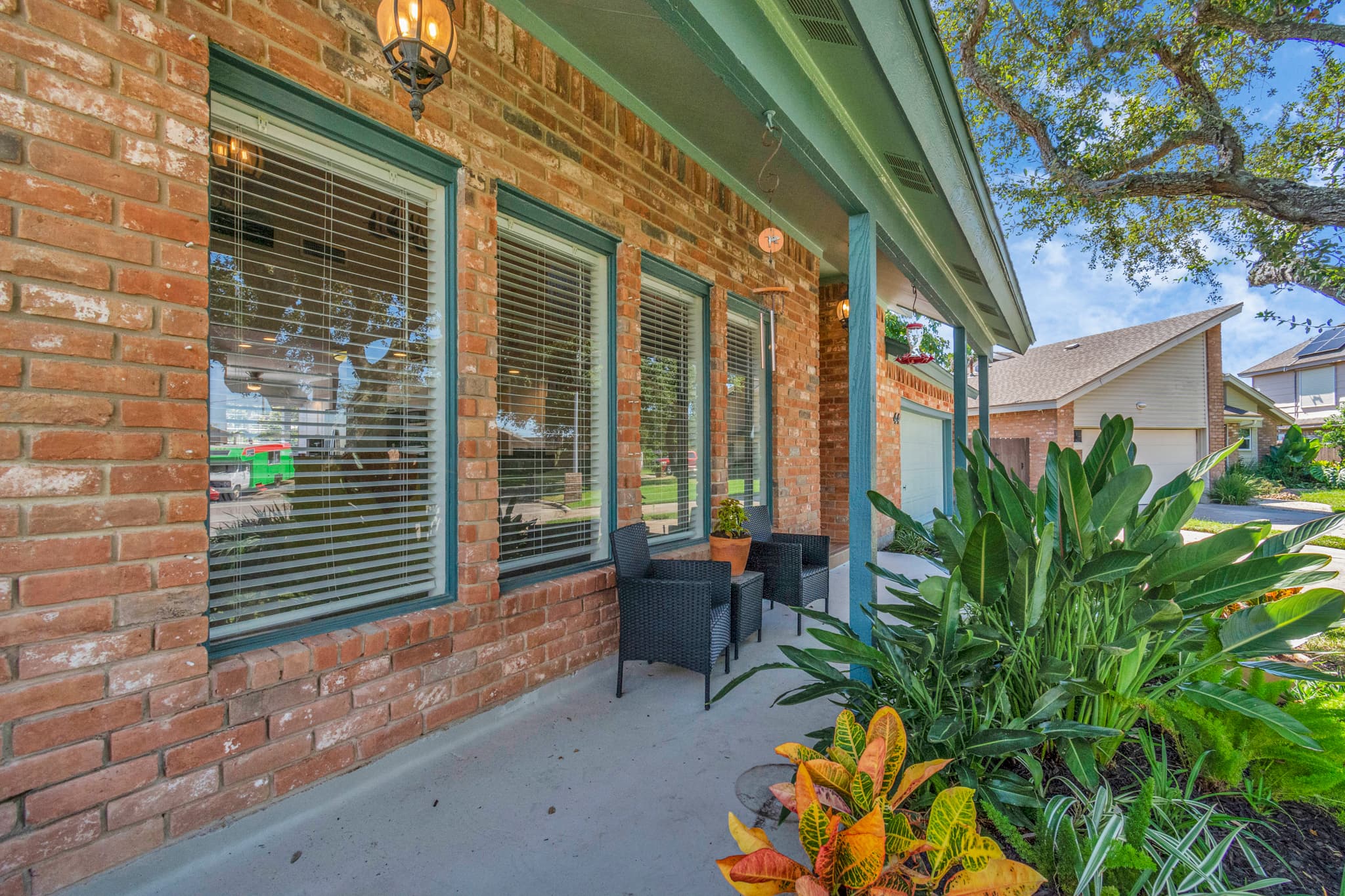 Welcoming front porch at Lakeview Landing — settle into the outdoor seating and soak in the Galveston neighborhood atmosphere.