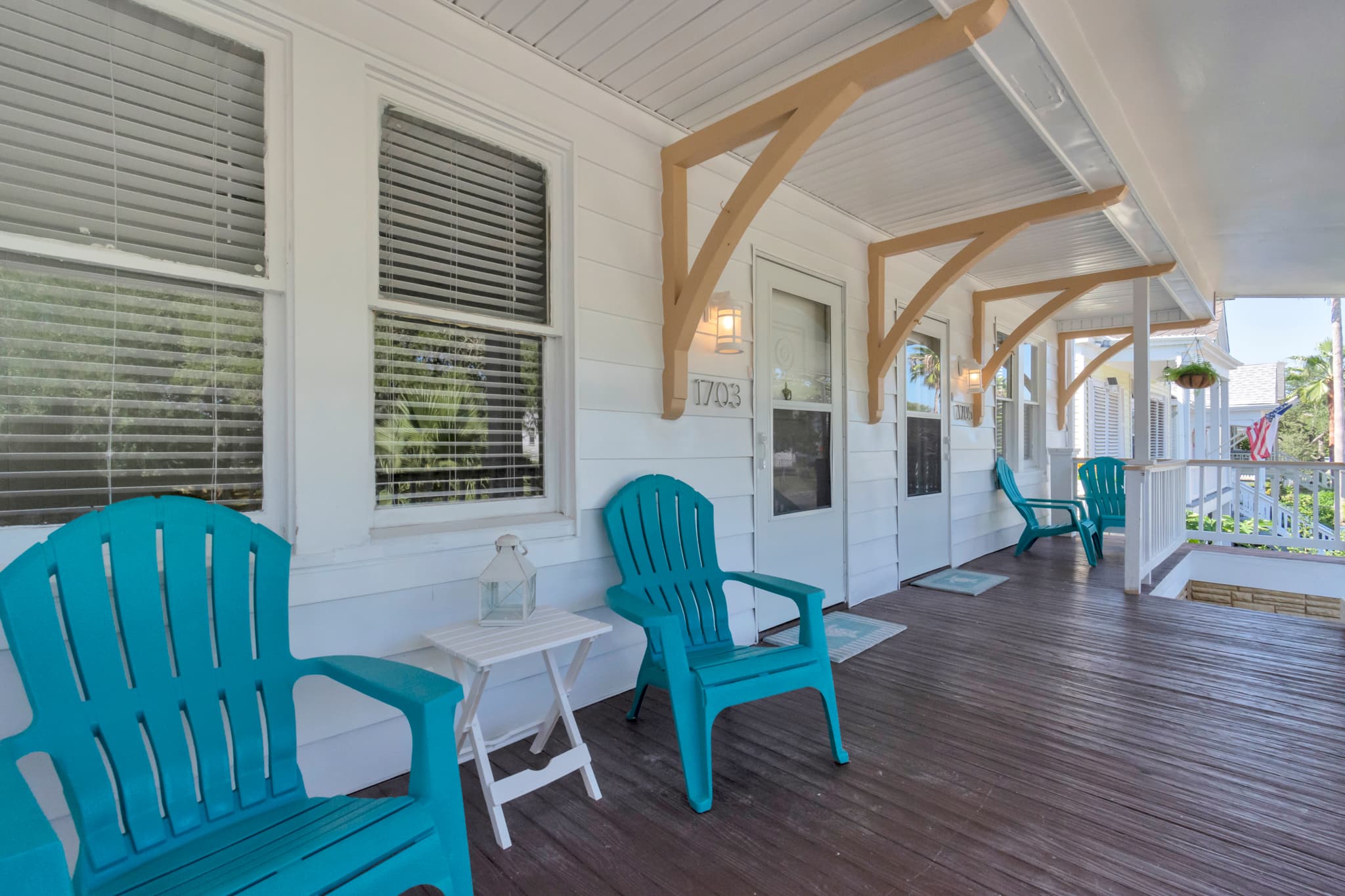 Come enjoy a morning coffee on the front porch and watch the locals pass by or just wait to hear the crash waves in the distance.