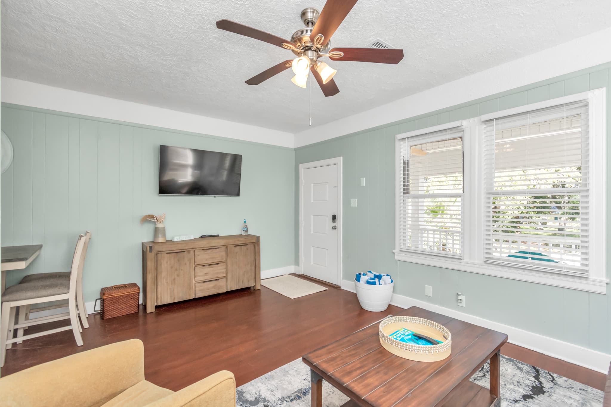 Living room opens to the front door and the natural light of the patio and front area, with the blinds on the window you can let the sunshine in or turn it down to take a nap.