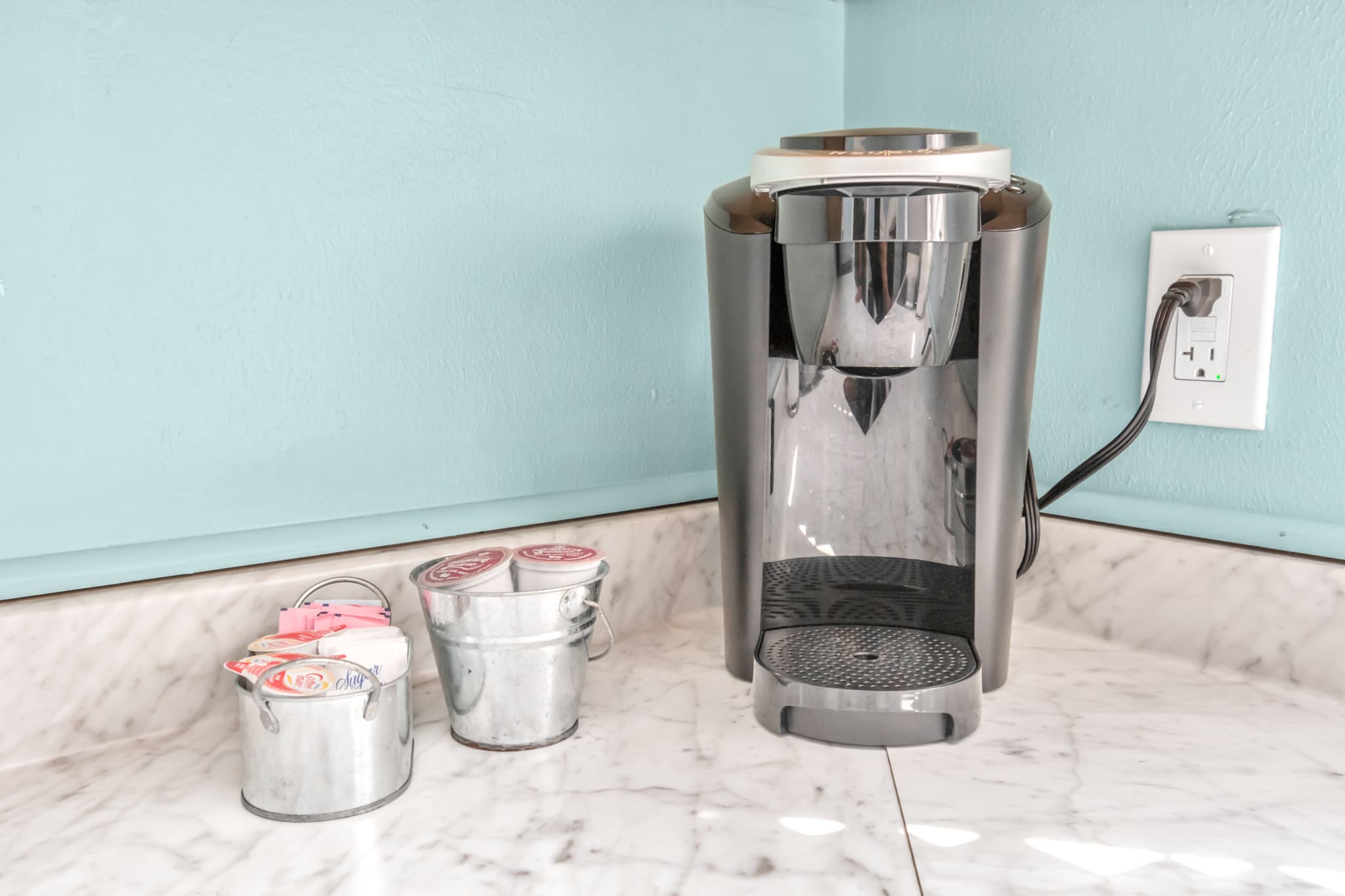 Kuerig K cup coffee maker with a small assortment of items starts you off for a great morning or to close out the day with a cup of coffee.