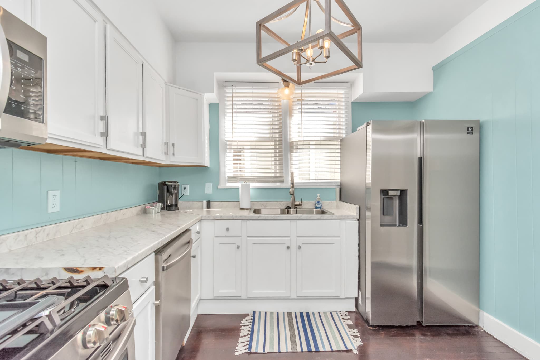 Full kitchen, tactfully decorated awaits which allows for all the cooking, or reheating, you would like to do while on holiday and enjoy.