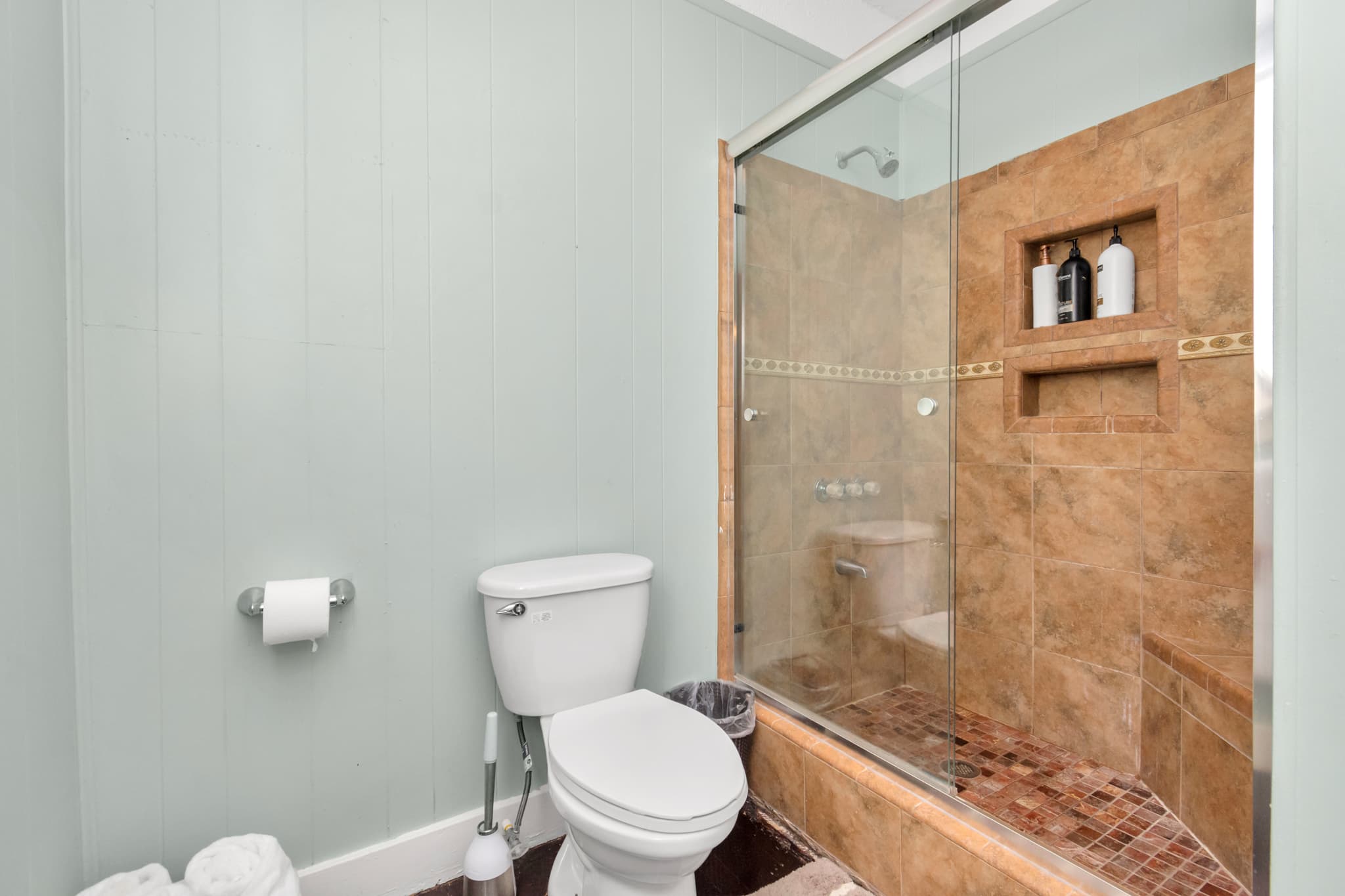 Full bath available for all guests to get ready for the day and enjoy their time at the location.