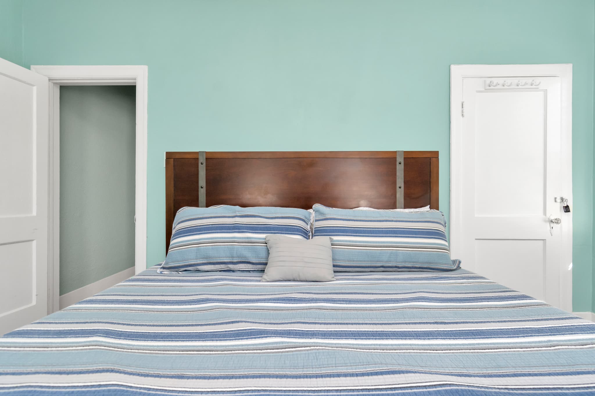 Relax in great king size bed comfort, enjoy the evening.