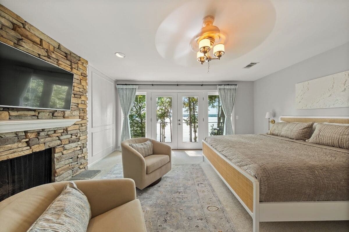 Lakeview King Master Bedroom w/ Balcony