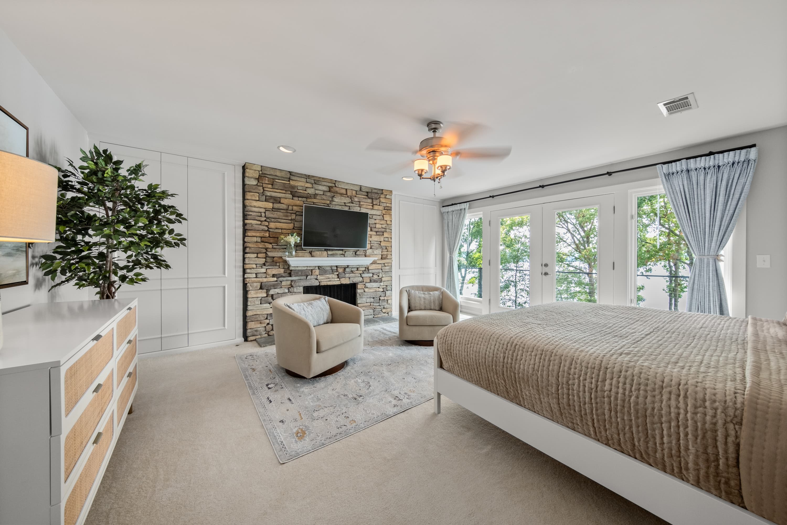 Lakeview master bedroom with King Bed