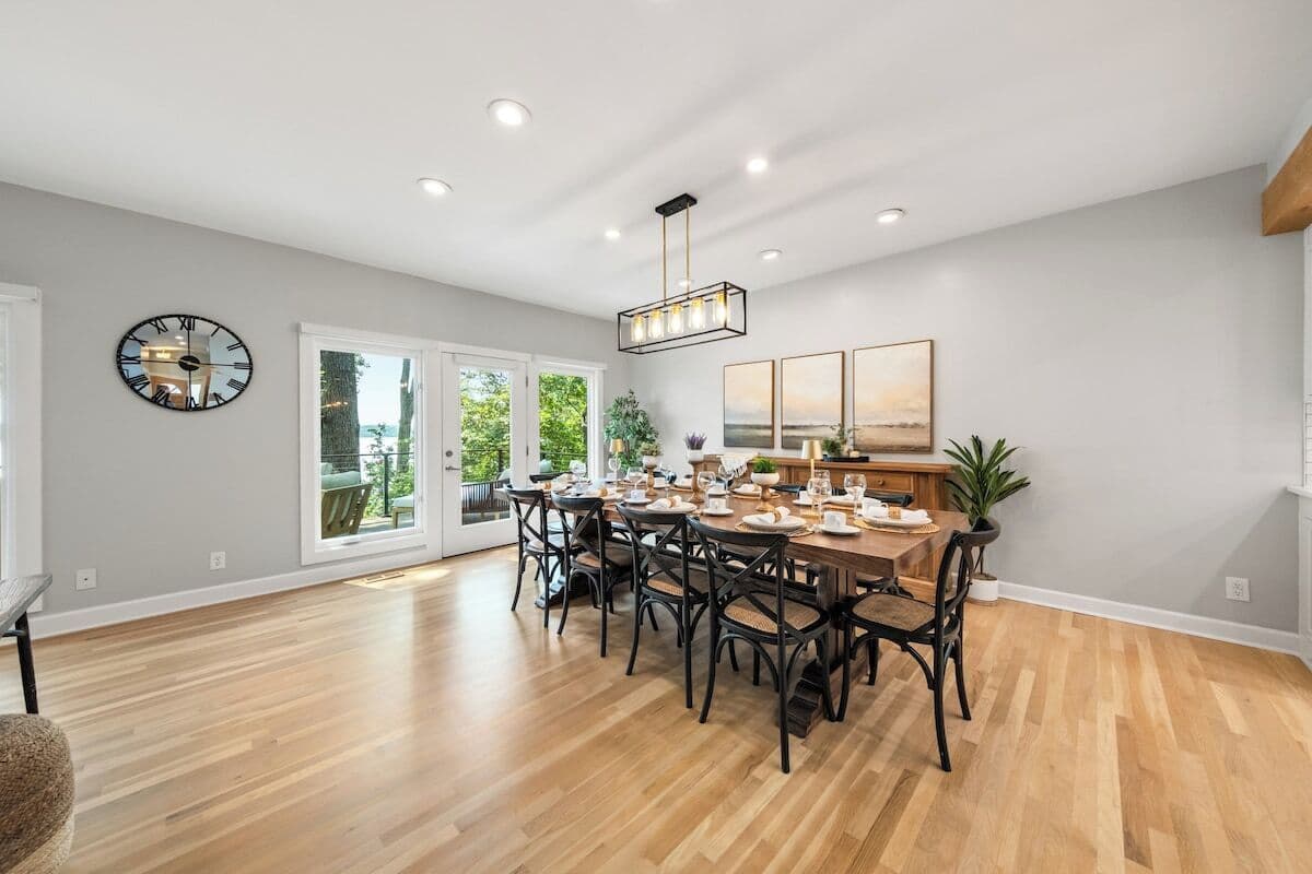 Lakeview dining room