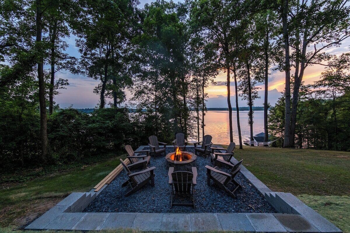 Lakeview firepit with seating for 8