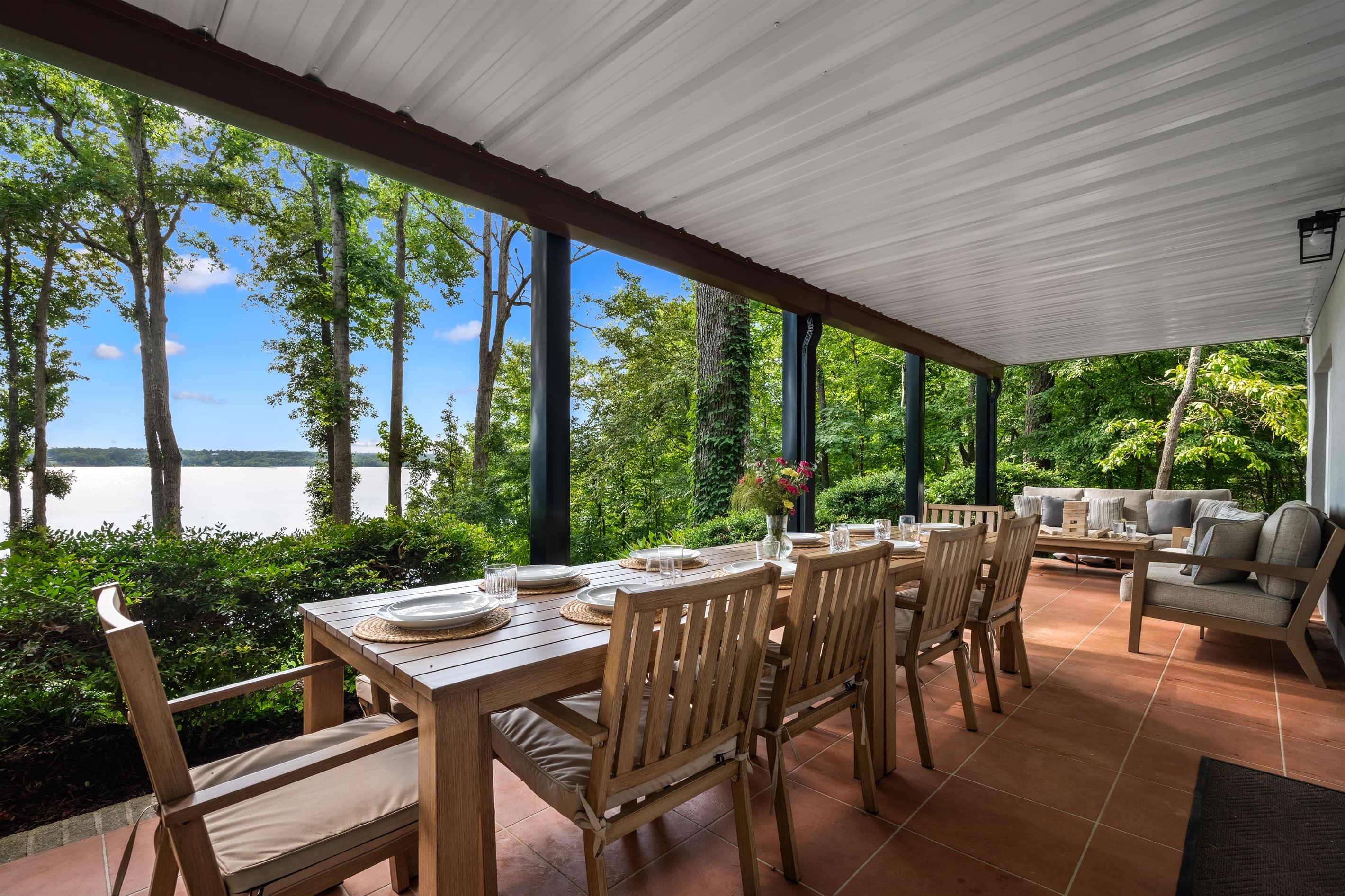 Al Fresco dining and lounging