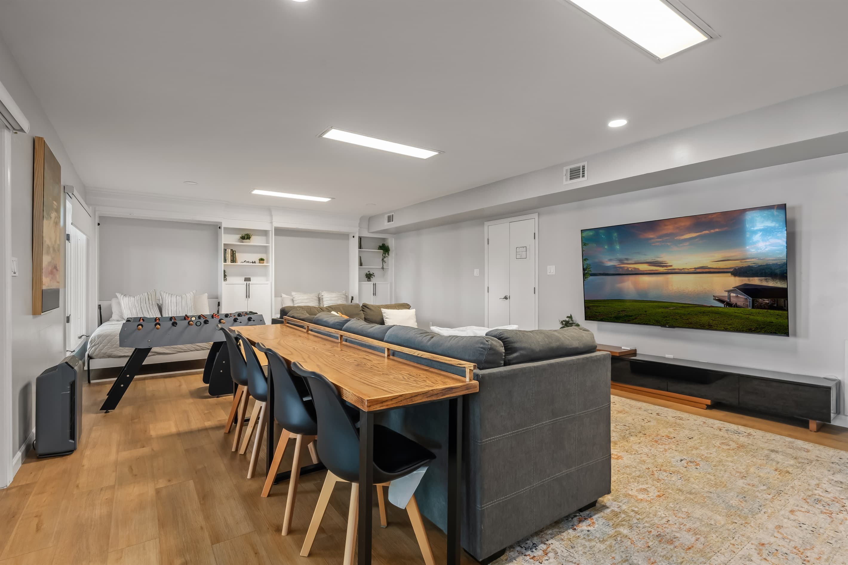 Combined studio bedroom with living room and kitchenette.