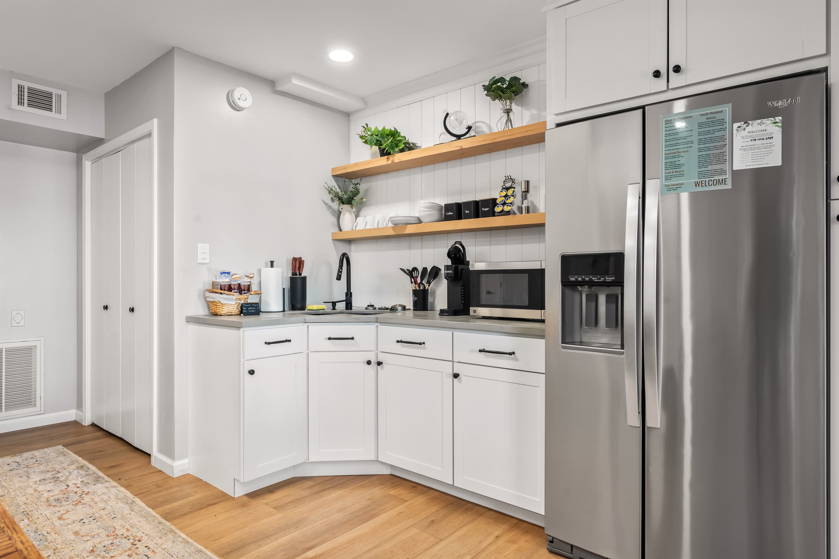 Kitchenette in studio bedroom