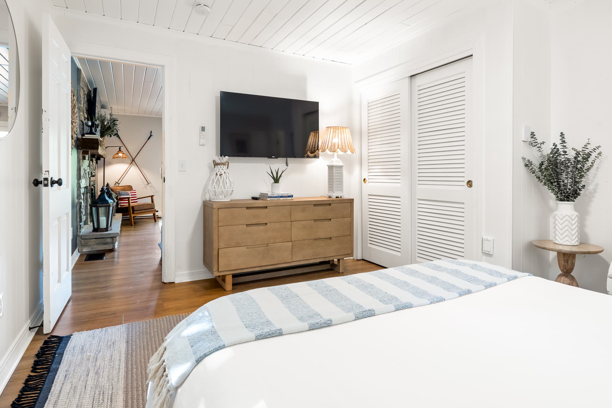 Soft first-floor bedroom for easy unwinding