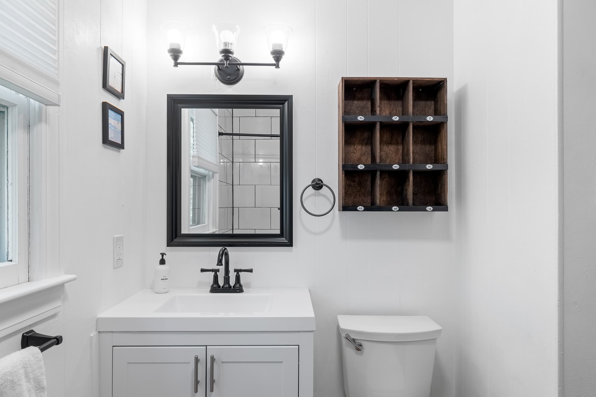 Clean 2nd floor bath w/ simple modern fixtures