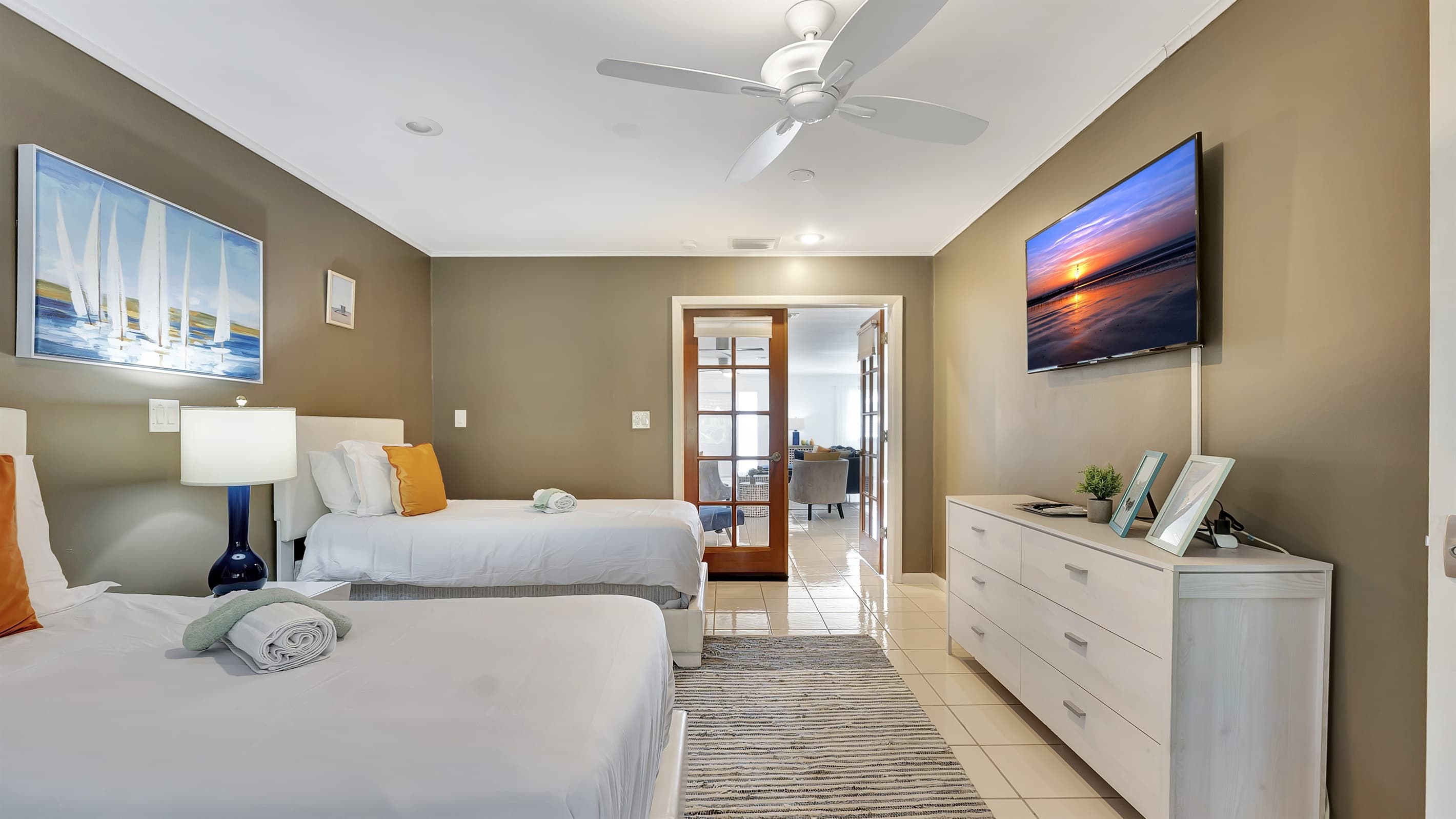 Twin room with flatscreen TV