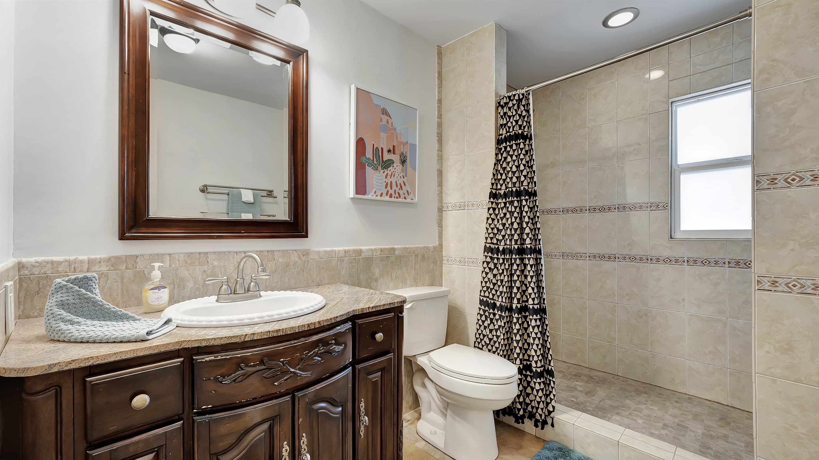 We love the wooden accents in this bathroom