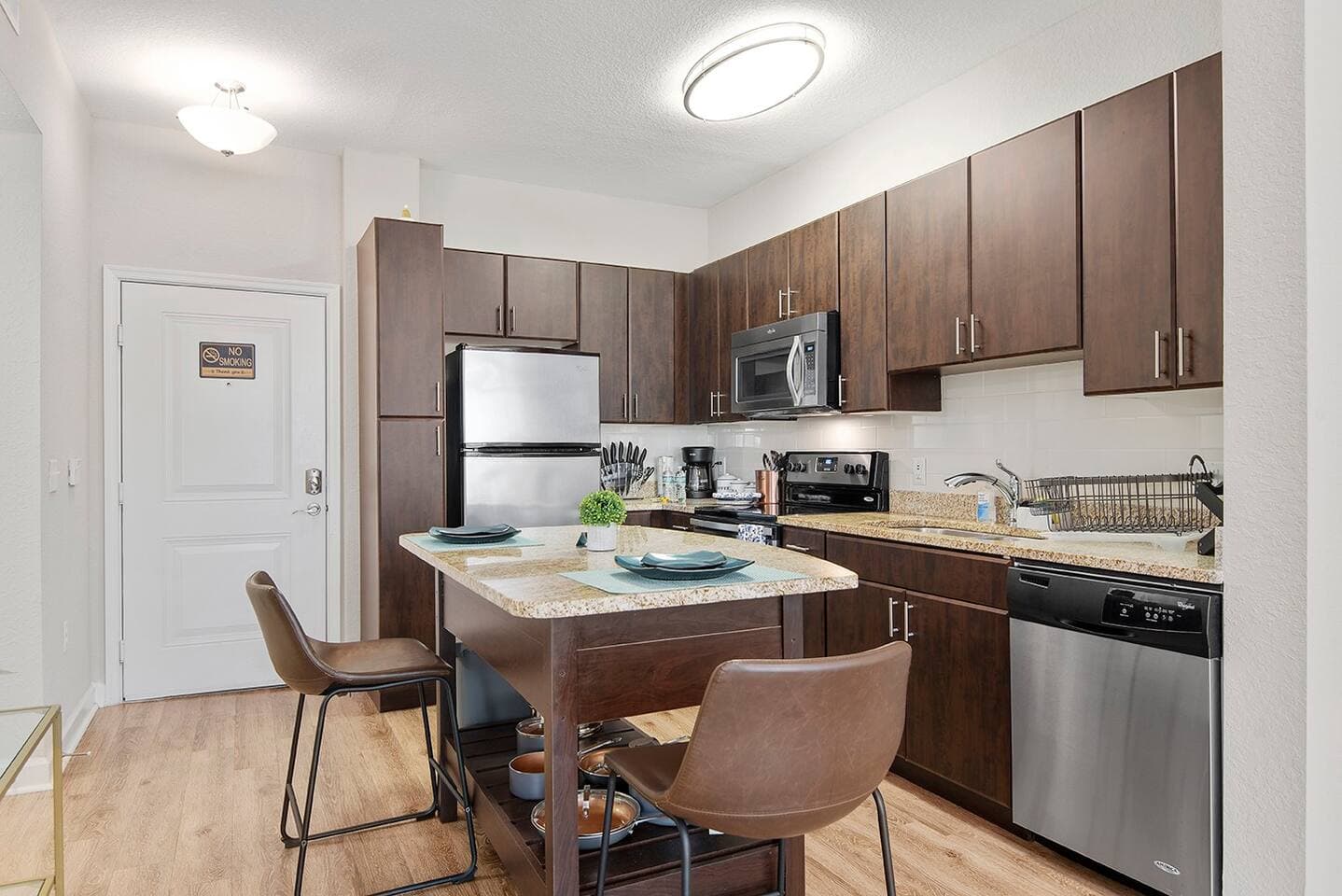 Have a meal for 2 or 3 at the kitchen island.
