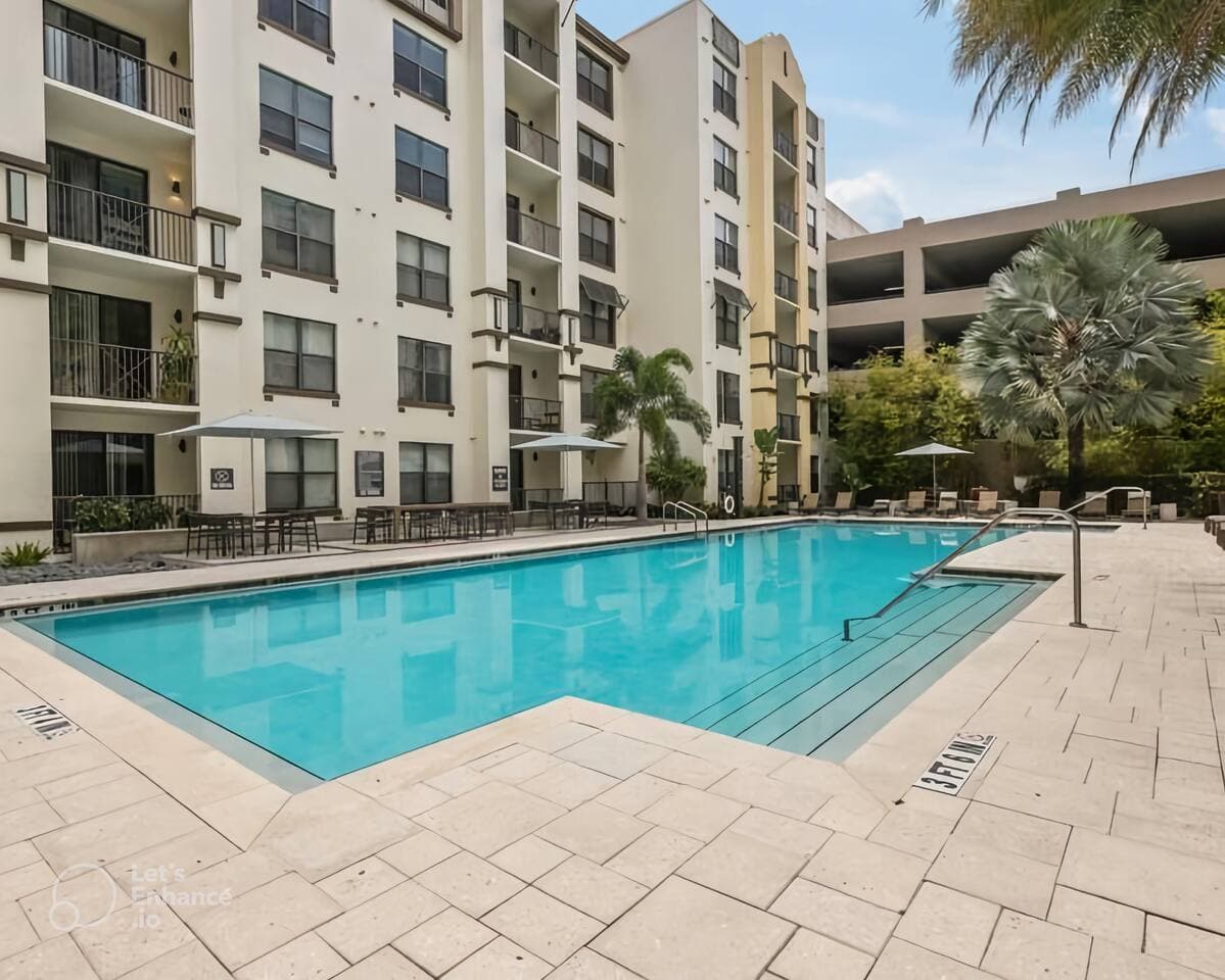 With blue skies overhead and the palm trees dancing overhead, who doesn't want to go to this heated saltwater pool!? Despite the prime location in Tampa, you may never leave the apartment!
