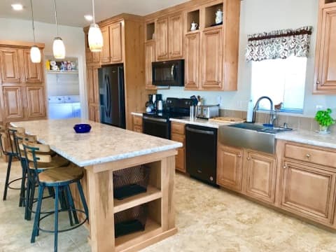 kitchen with island and laundry with machines available