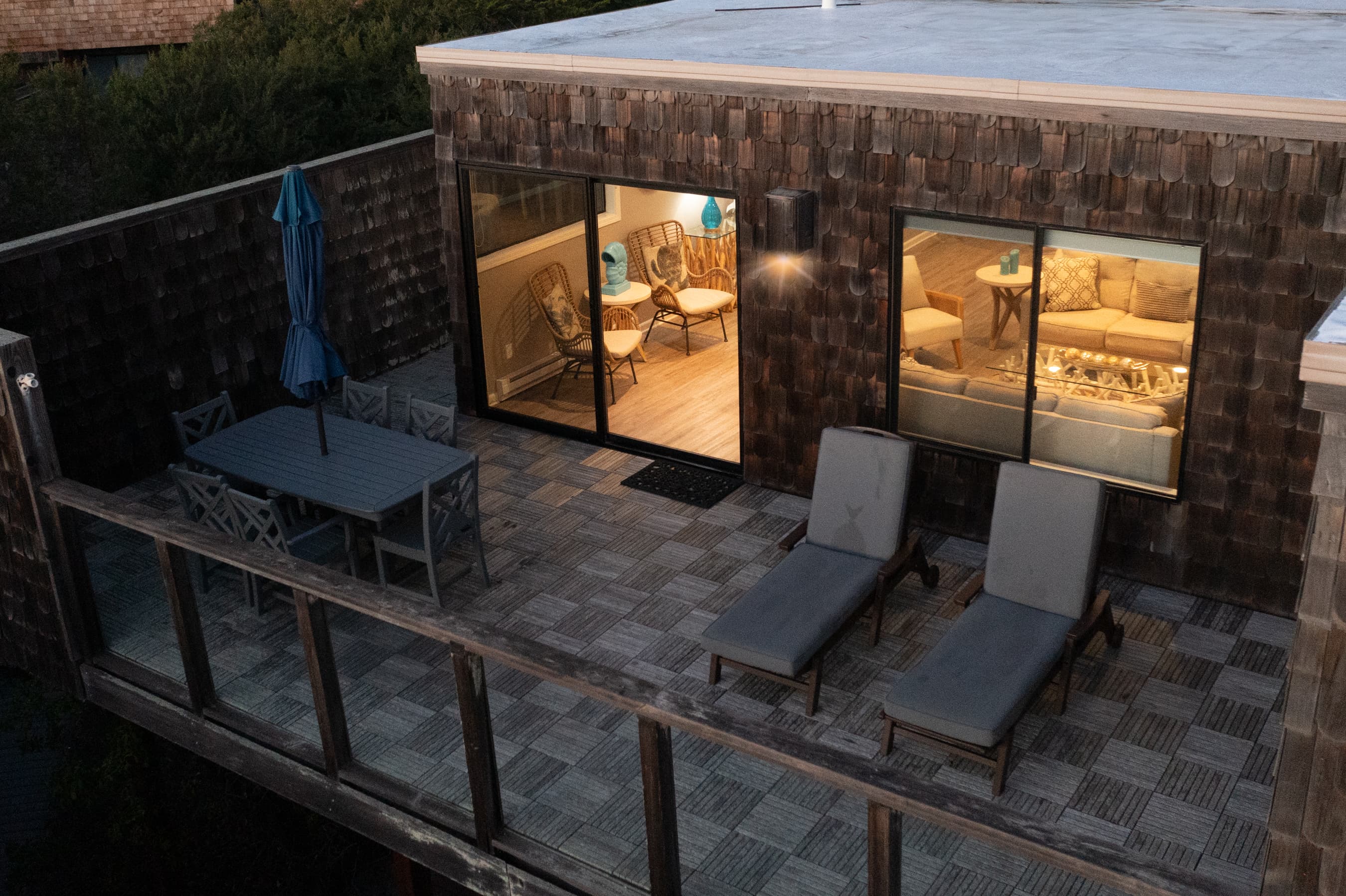 Amazing Outdoor Dining and Lounging