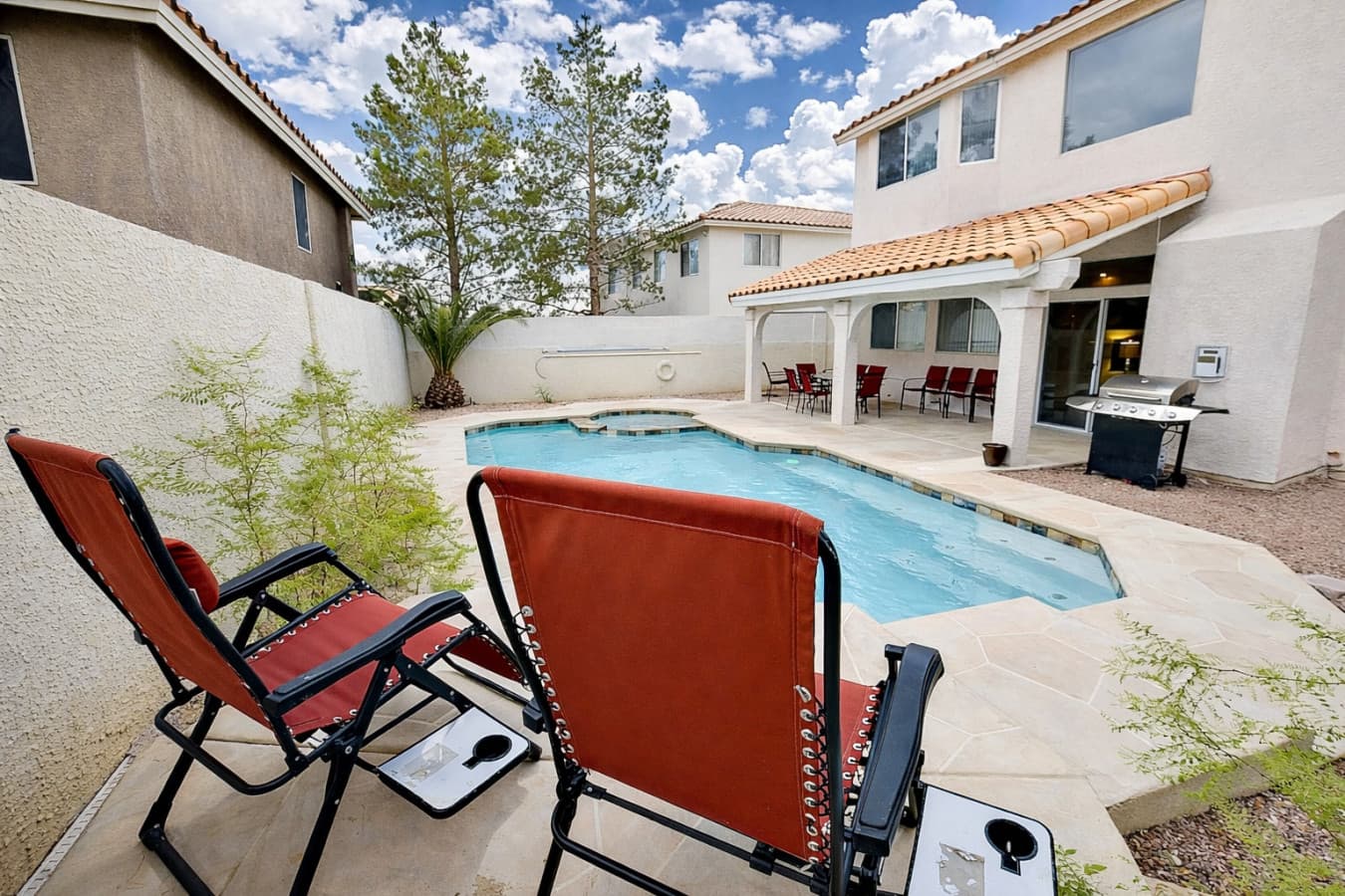 NV8876 pool : loungers.png