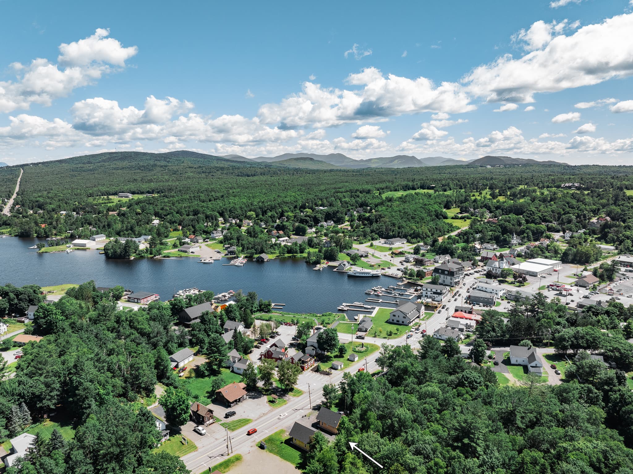 Excellent location with walking distance to restaurants, shops, lake, and more