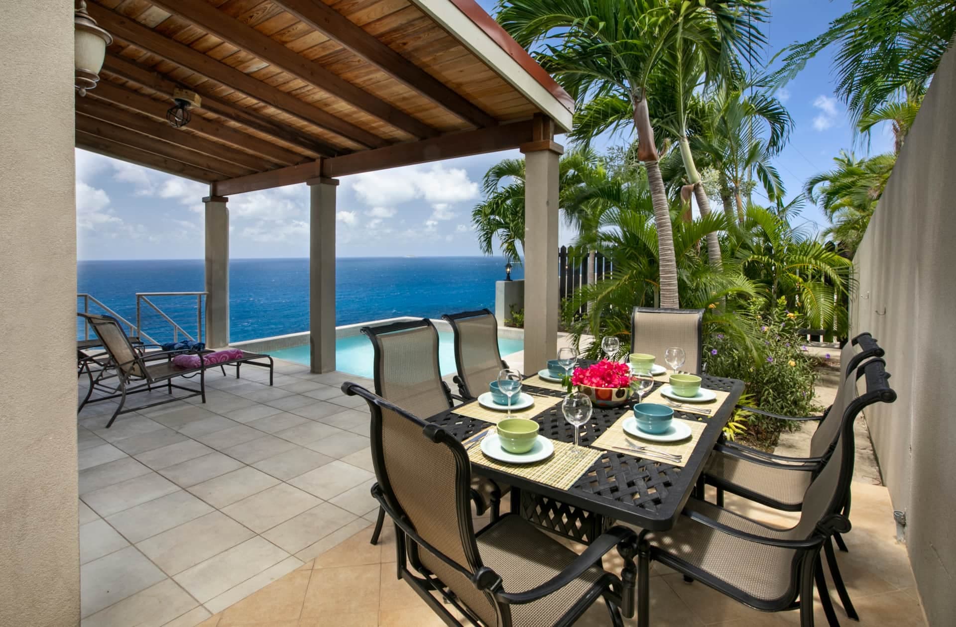 Outdoor dining with grill