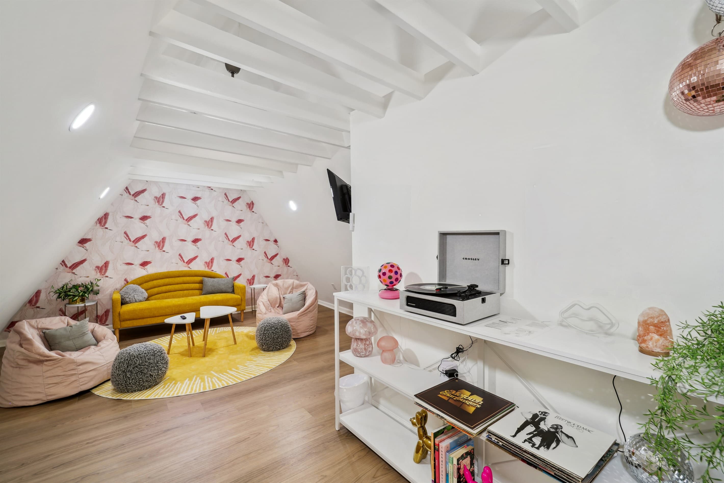 Enjoy the attic lounge and listen to some vinyl hits on the record player.