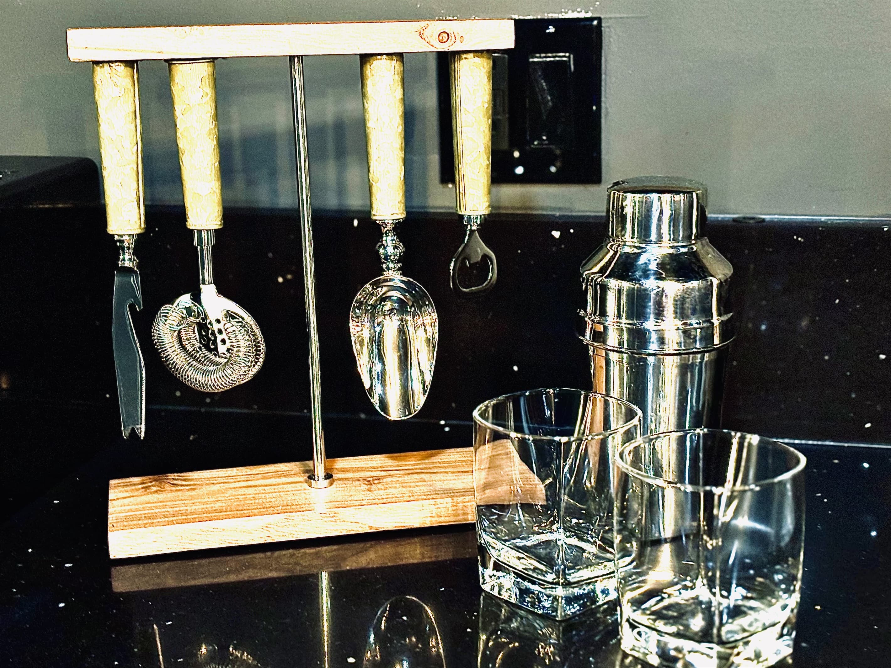 Whip up some amazing cocktails at our fully equipped bar.