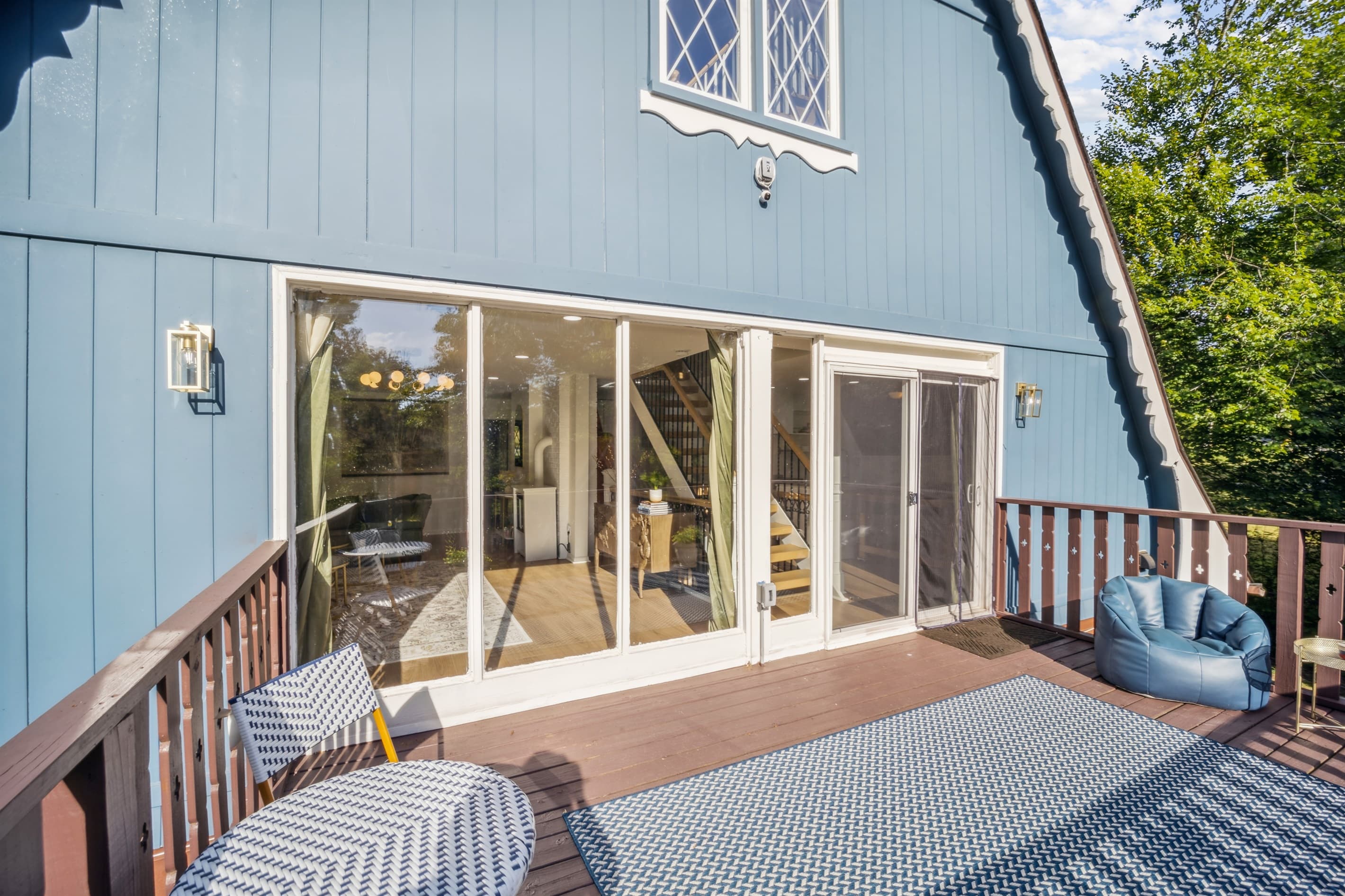 At night, enjoy stargazing or moon watching from the deck.