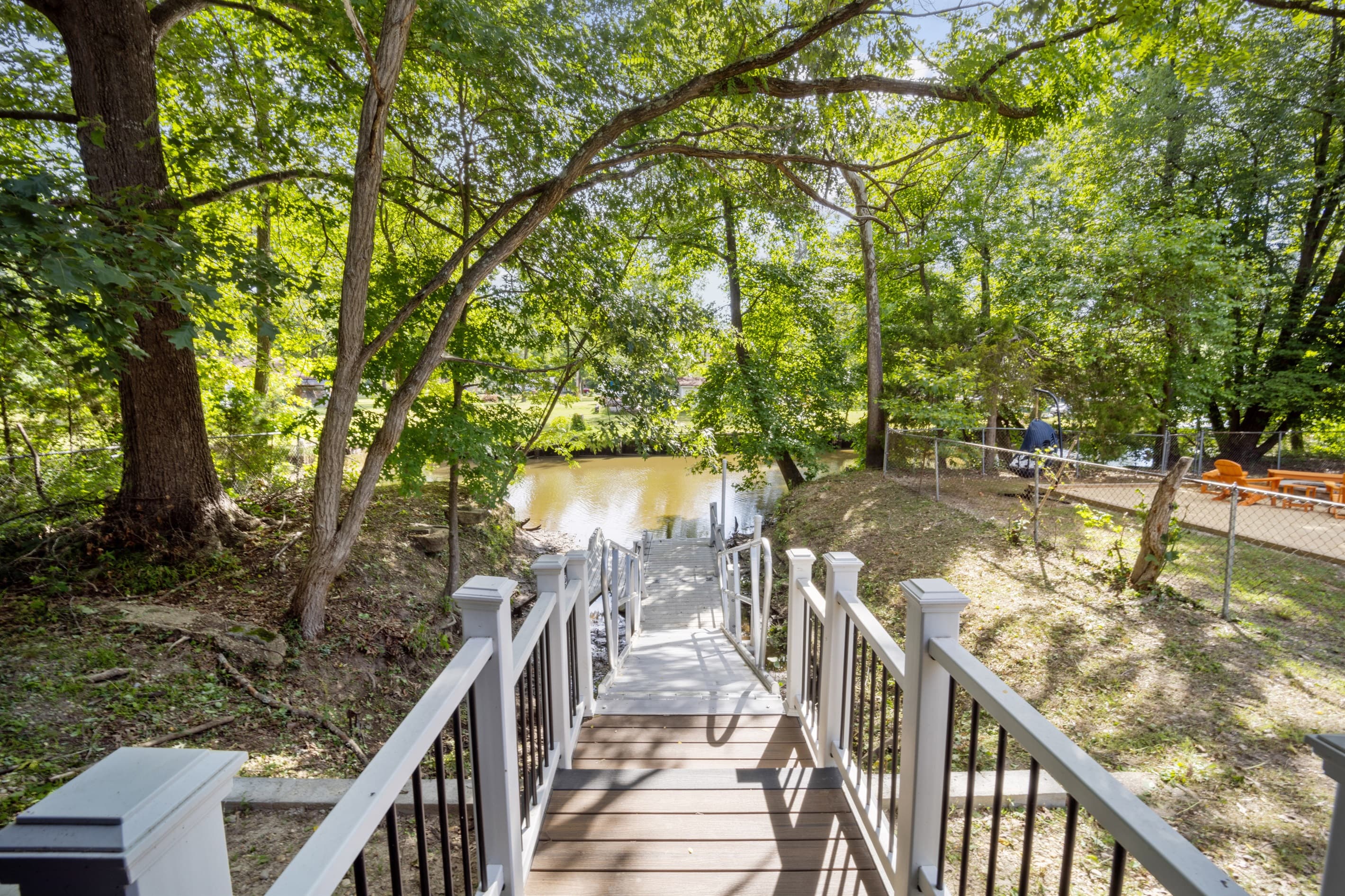 The house offers a great nature retreat, especially for water enthusiasts! The dock and launch provide easy access to the river. Just keep an eye on the low and high tide as you plan your adventure.